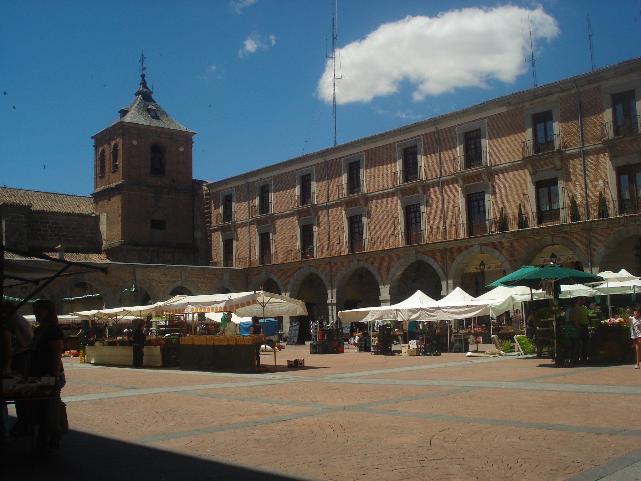 Sony DSC-W35 sample photo. Avila plaza ayuntamiento photography