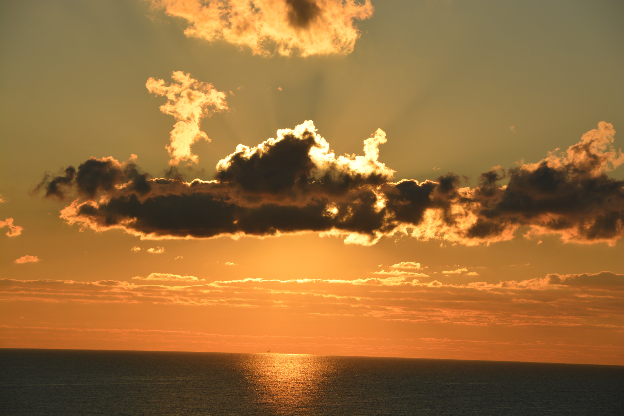 Nikon D7100 + Sigma 18-250mm F3.5-6.3 DC OS HSM sample photo. Sunrise in virginia beach photography