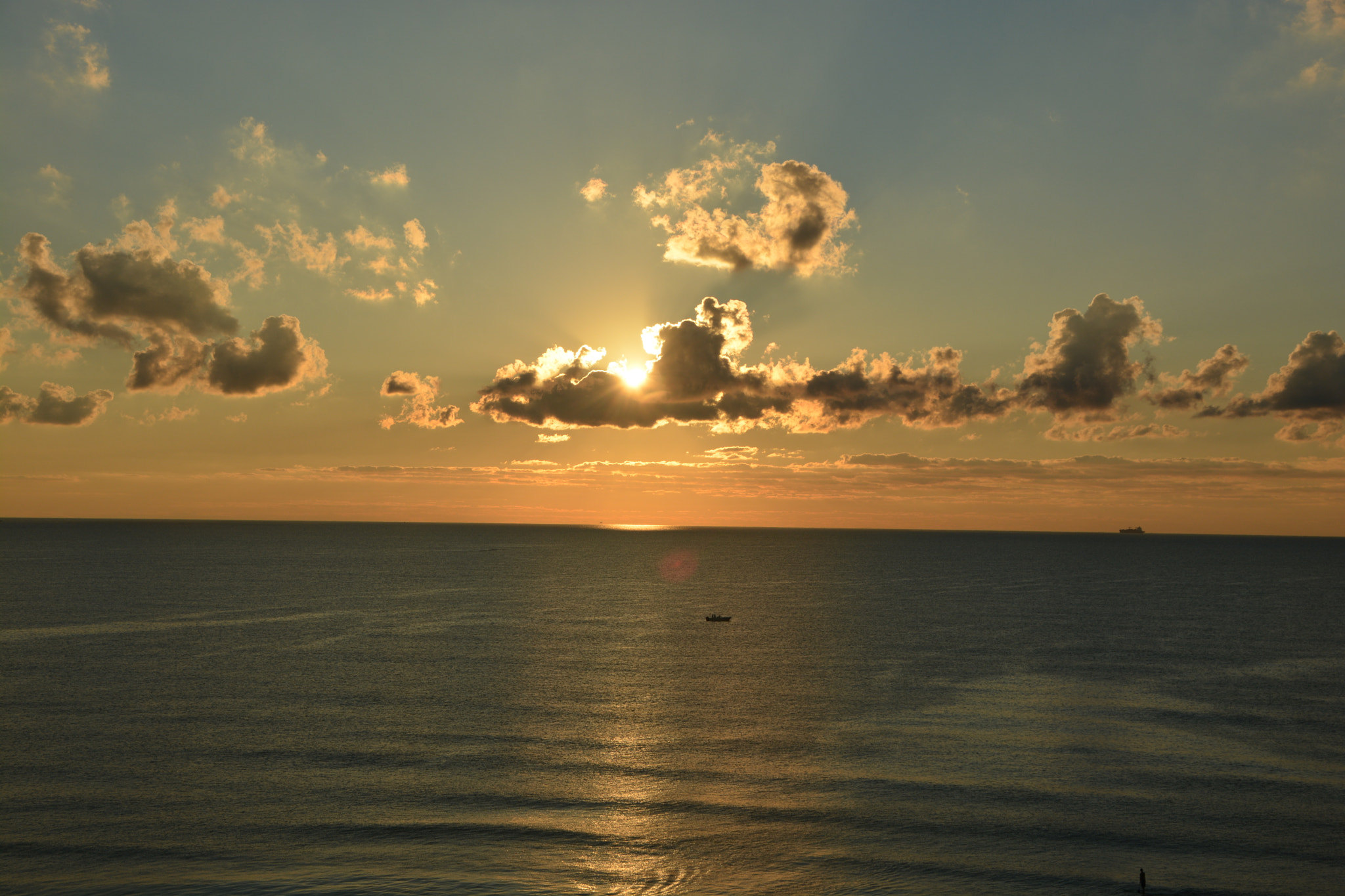 Nikon D7100 + Sigma 18-250mm F3.5-6.3 DC OS HSM sample photo. Sunrise in virginia beach photography