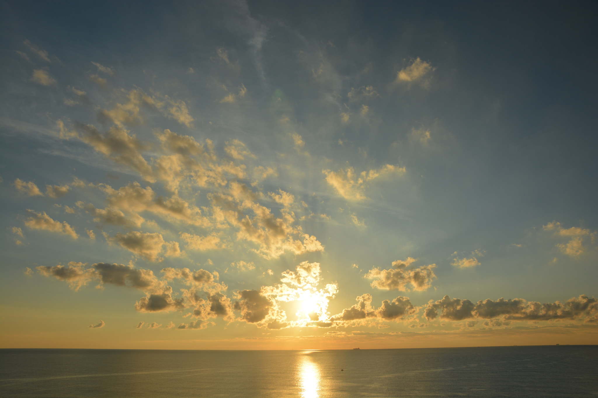 Sigma 18-250mm F3.5-6.3 DC OS HSM sample photo. Sunrise in virginia beach photography