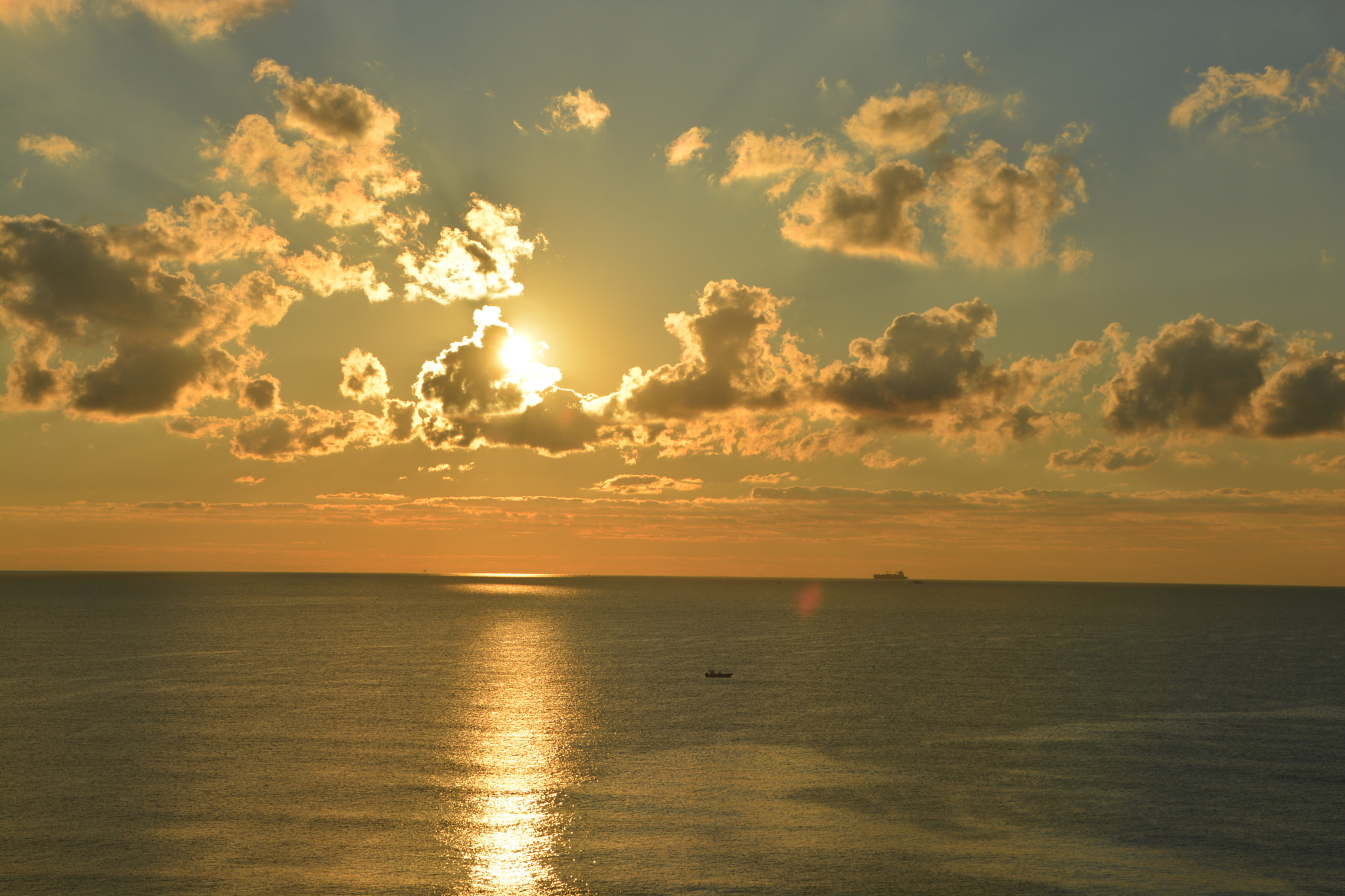 Nikon D7100 + Sigma 18-250mm F3.5-6.3 DC OS HSM sample photo. Sunrise in virginia beach photography