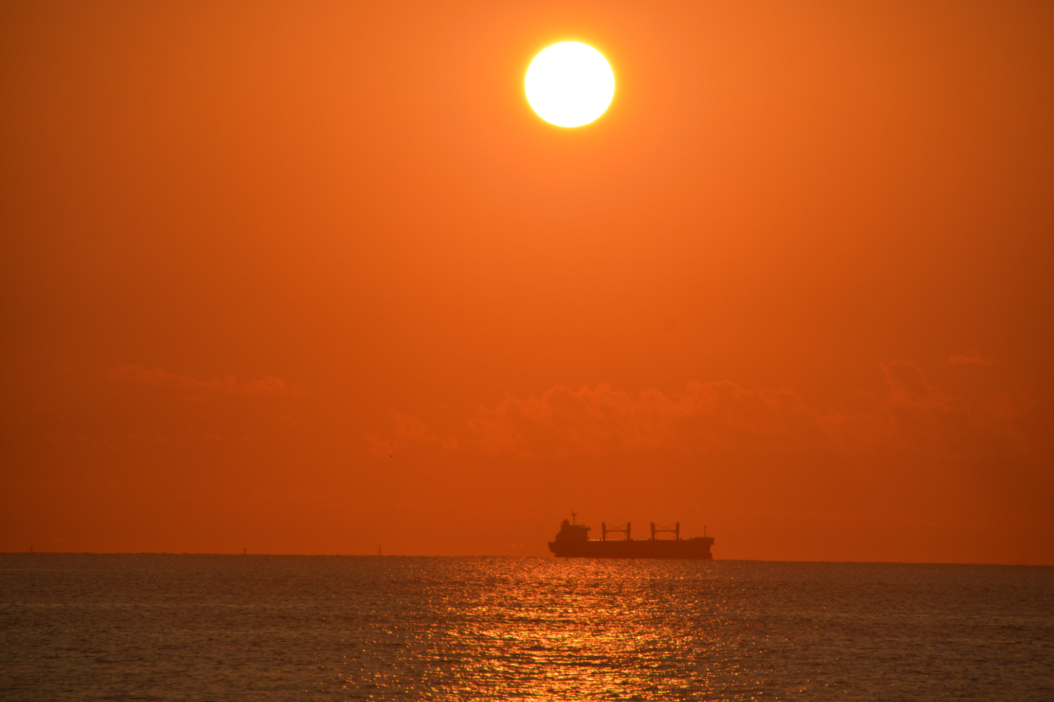 Nikon D7100 + Sigma 18-250mm F3.5-6.3 DC OS HSM sample photo. Sunrise in virginia beach photography
