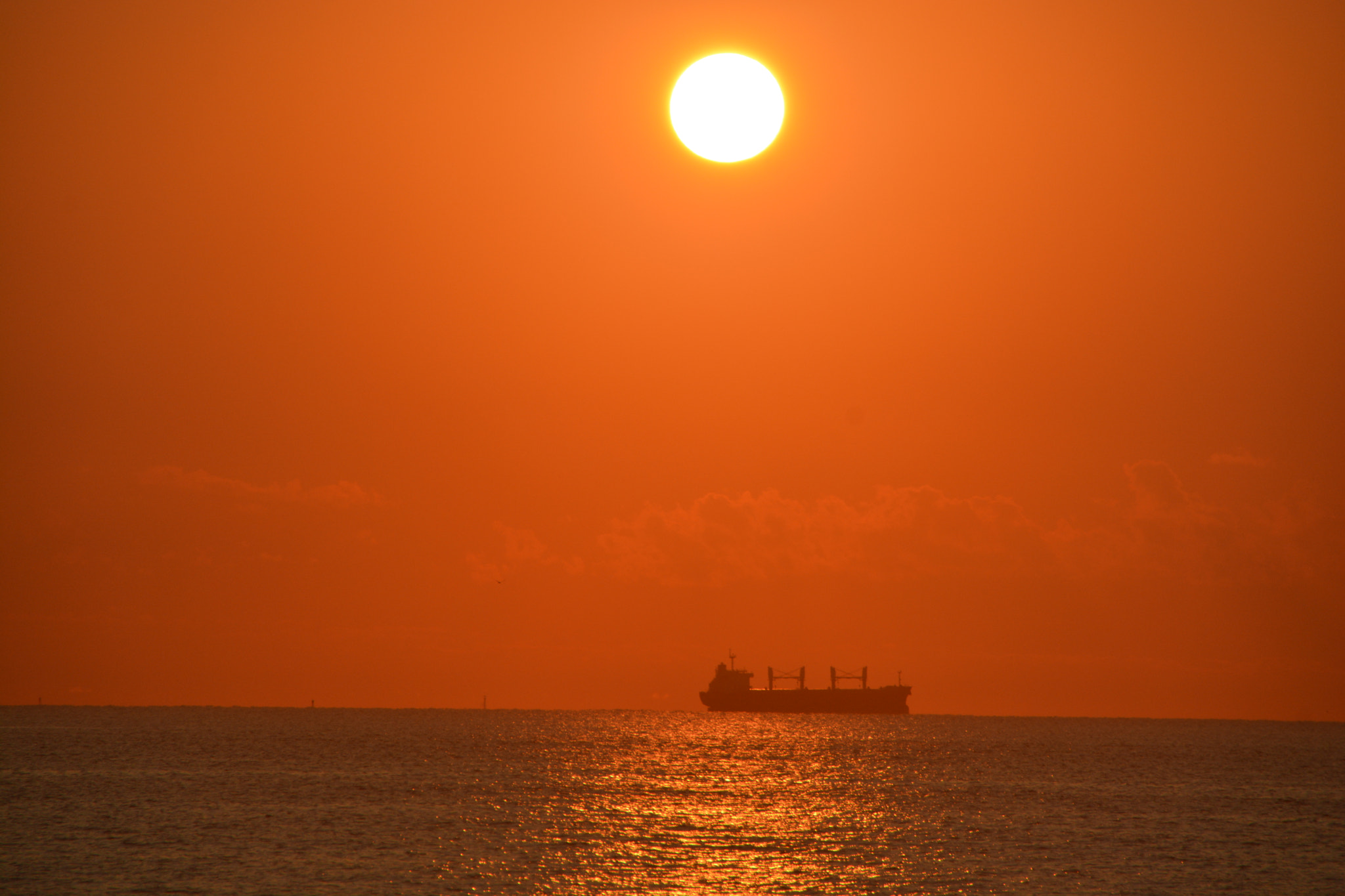 Sigma 18-250mm F3.5-6.3 DC OS HSM sample photo. Sunrise in virginia beach photography