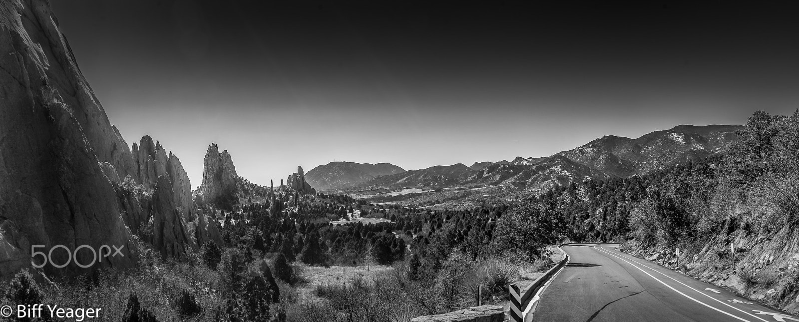 Nikon AF Nikkor 24-85mm F2.8-4D IF sample photo. Garden of the gods pano bw photography
