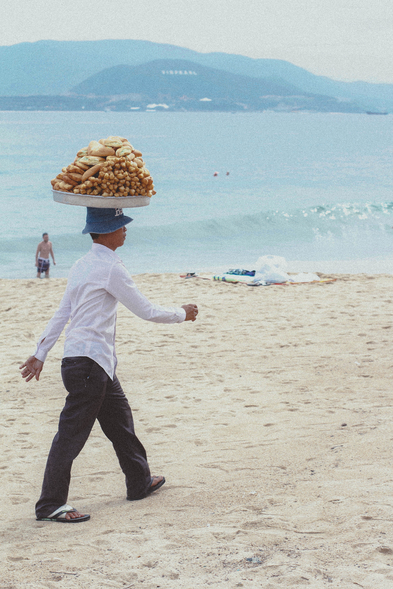 Canon EOS 700D (EOS Rebel T5i / EOS Kiss X7i) + Canon EF 50mm F1.4 USM sample photo. Vietnam photography