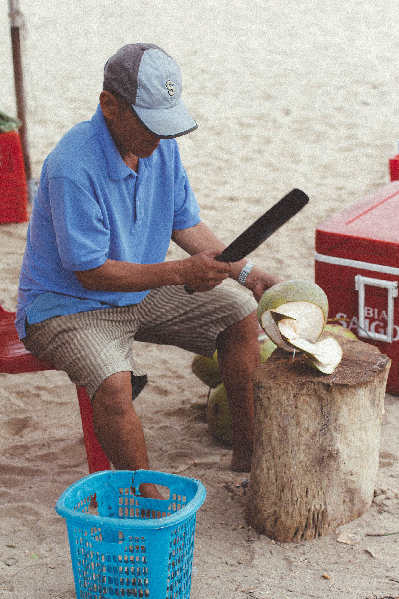 Canon EOS 700D (EOS Rebel T5i / EOS Kiss X7i) + Canon EF 50mm F1.4 USM sample photo. Vietnam photography
