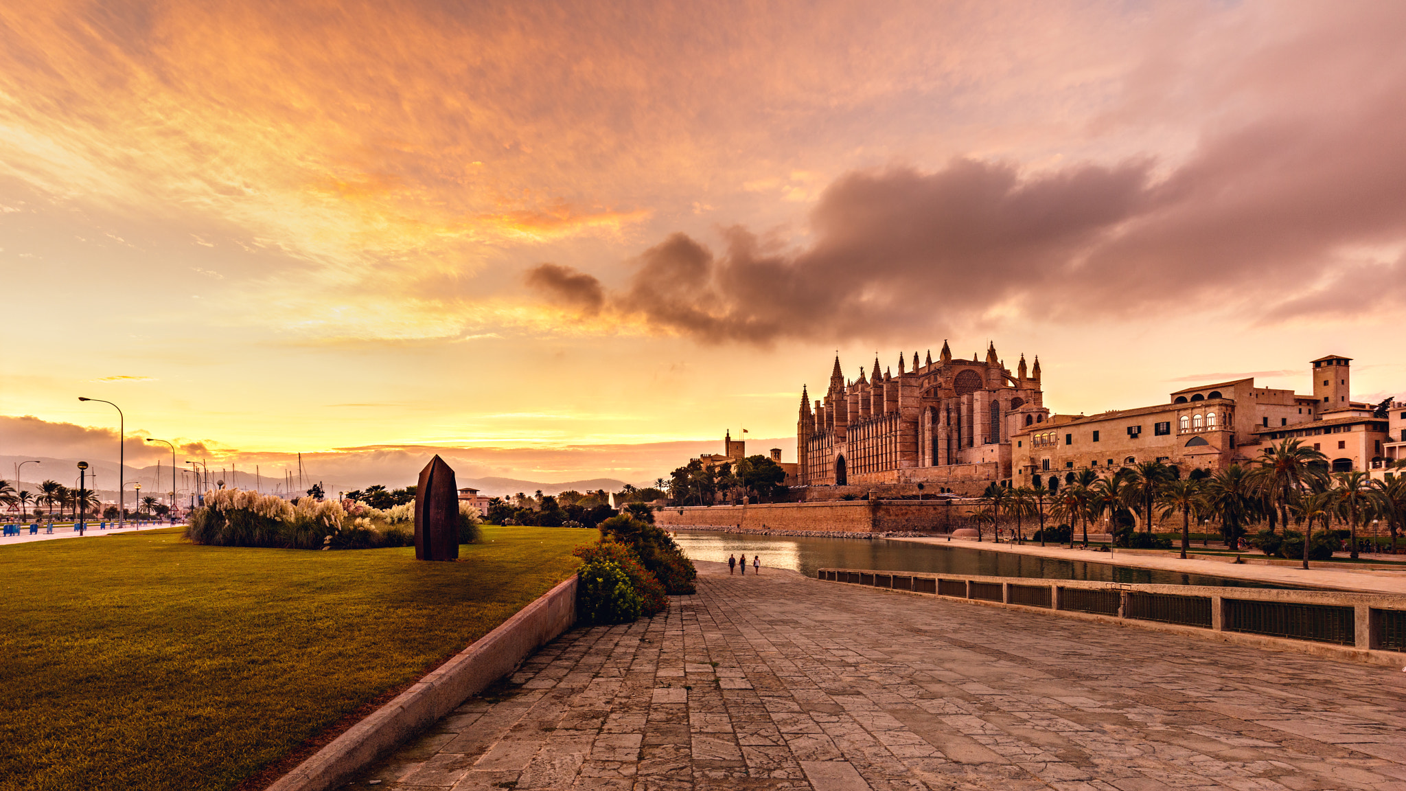 Canon EF 16-35mm F4L IS USM sample photo. Palma de mallorca... la seu photography