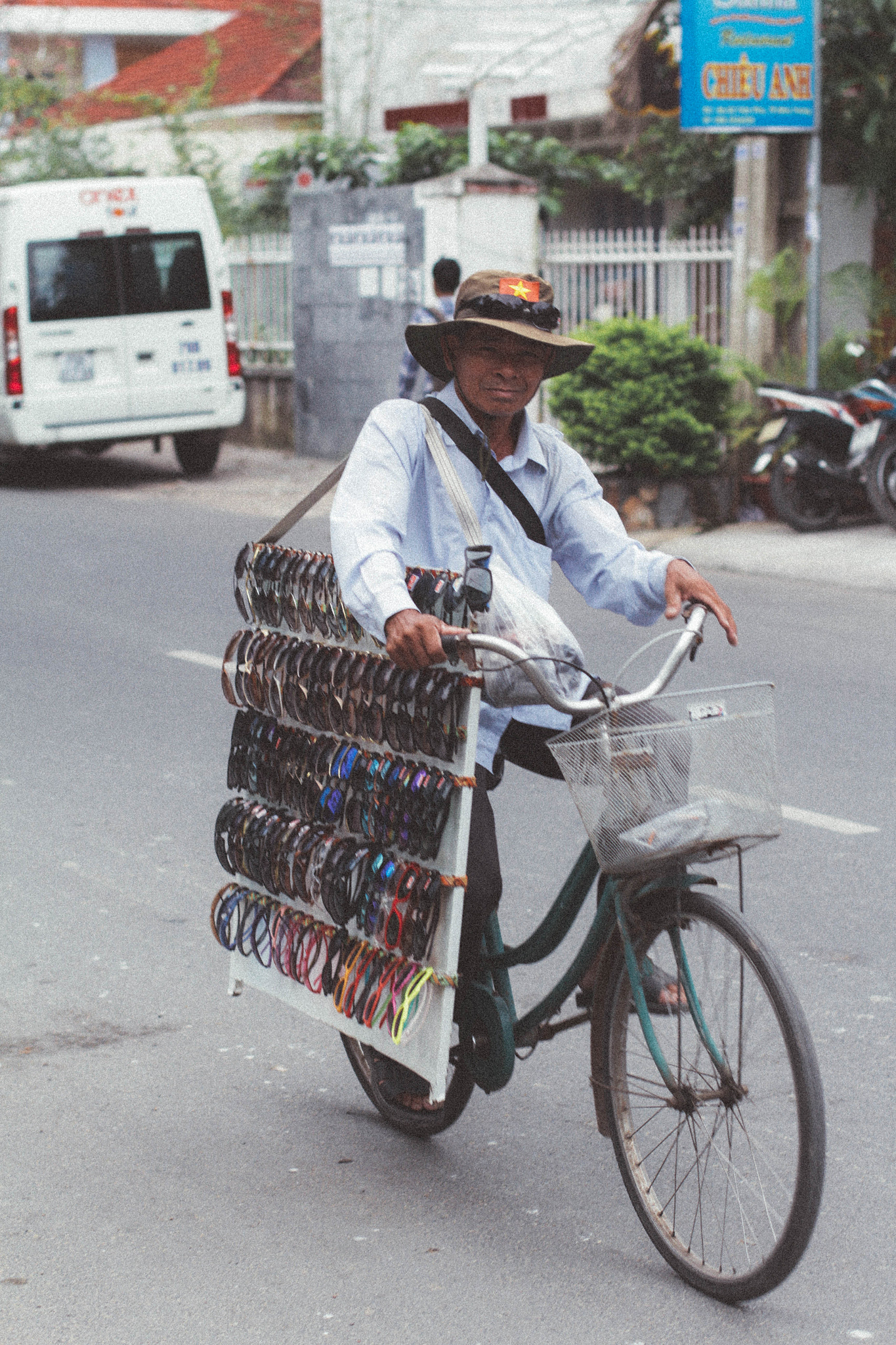 Canon EOS 700D (EOS Rebel T5i / EOS Kiss X7i) + Canon EF 50mm F1.4 USM sample photo. Vietnam photography