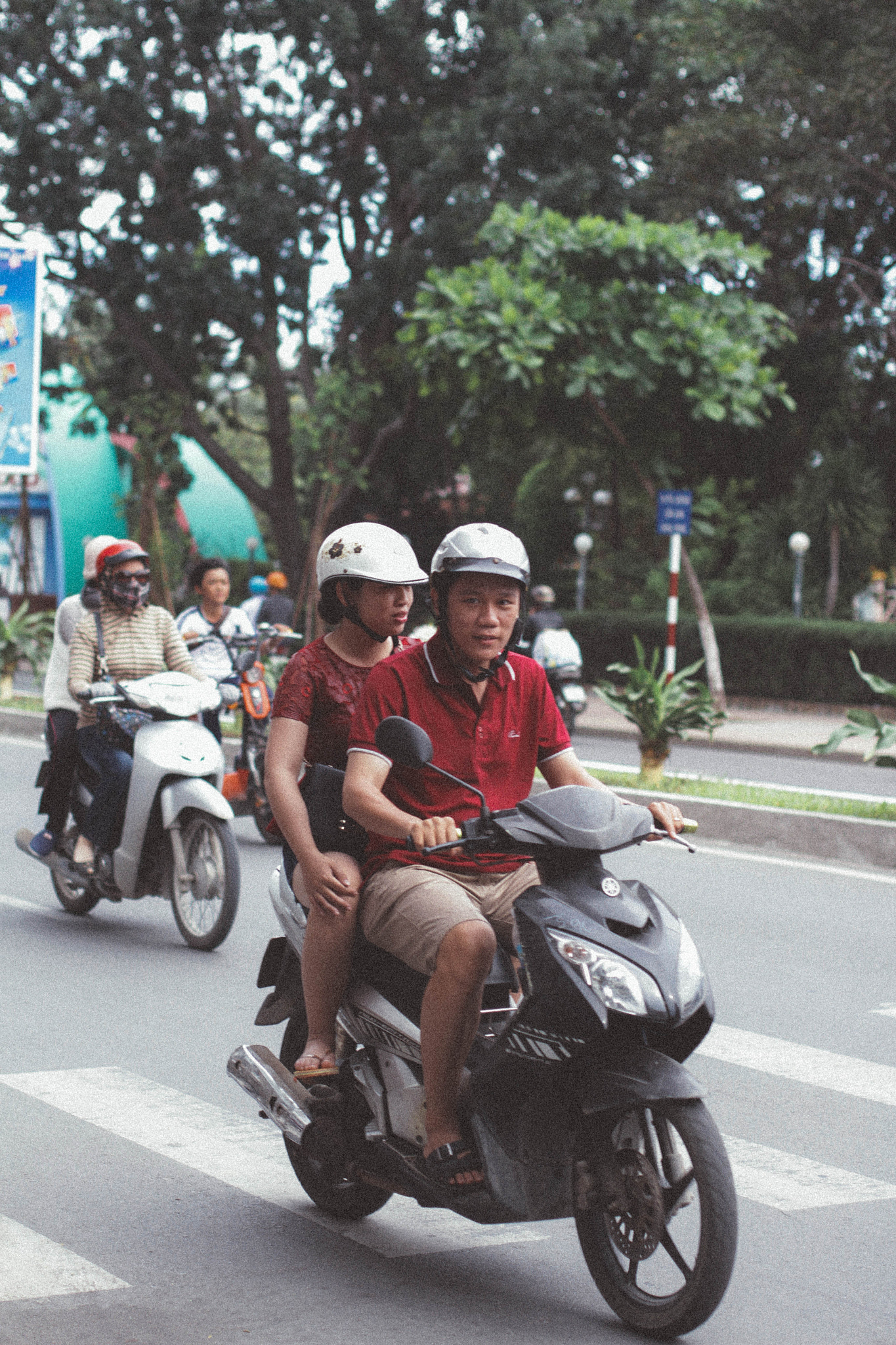 Canon EOS 700D (EOS Rebel T5i / EOS Kiss X7i) + Canon EF 50mm F1.4 USM sample photo. Vietnam photography
