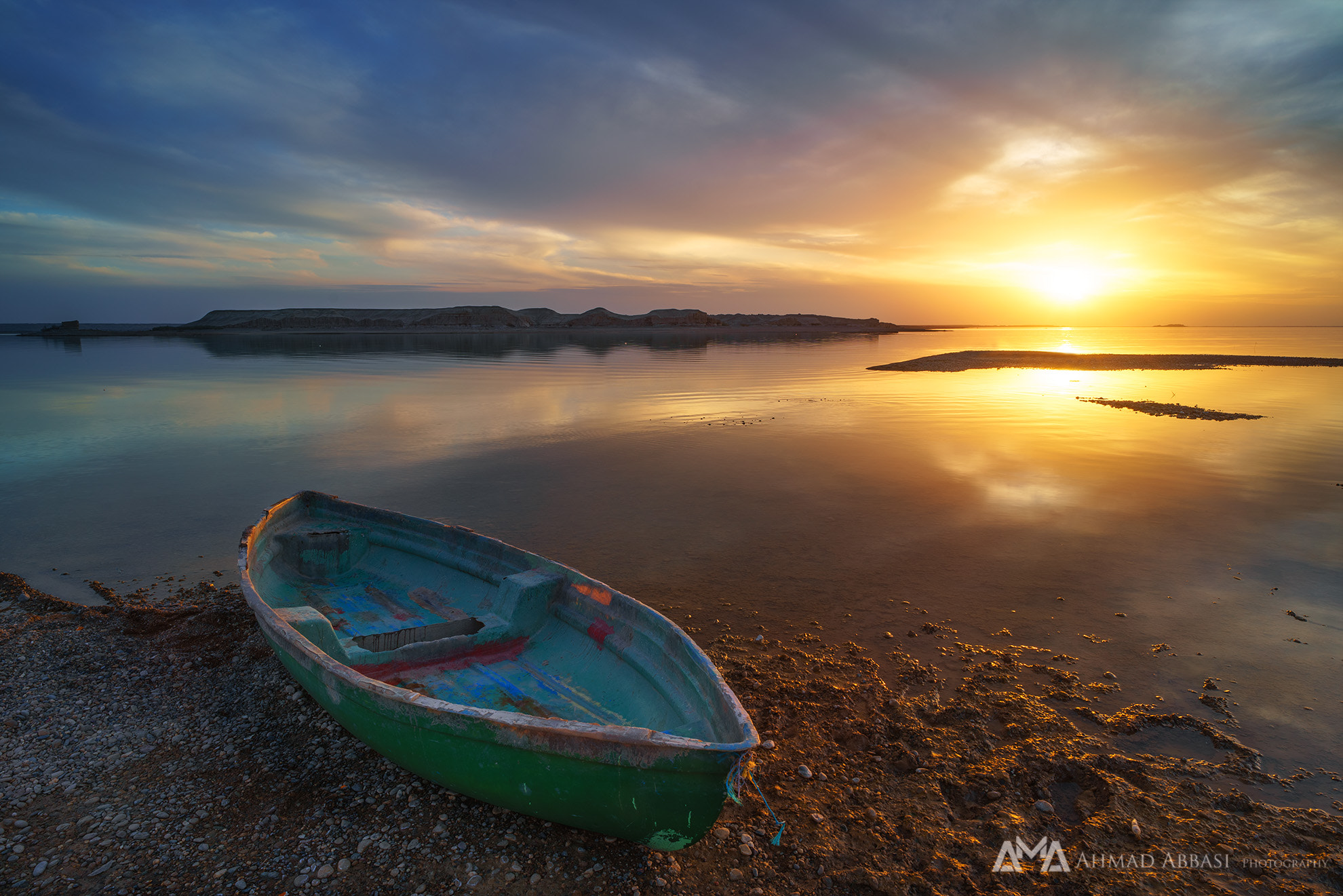 Sony a7R II + E 21mm F2.8 sample photo. Lovely boat photography