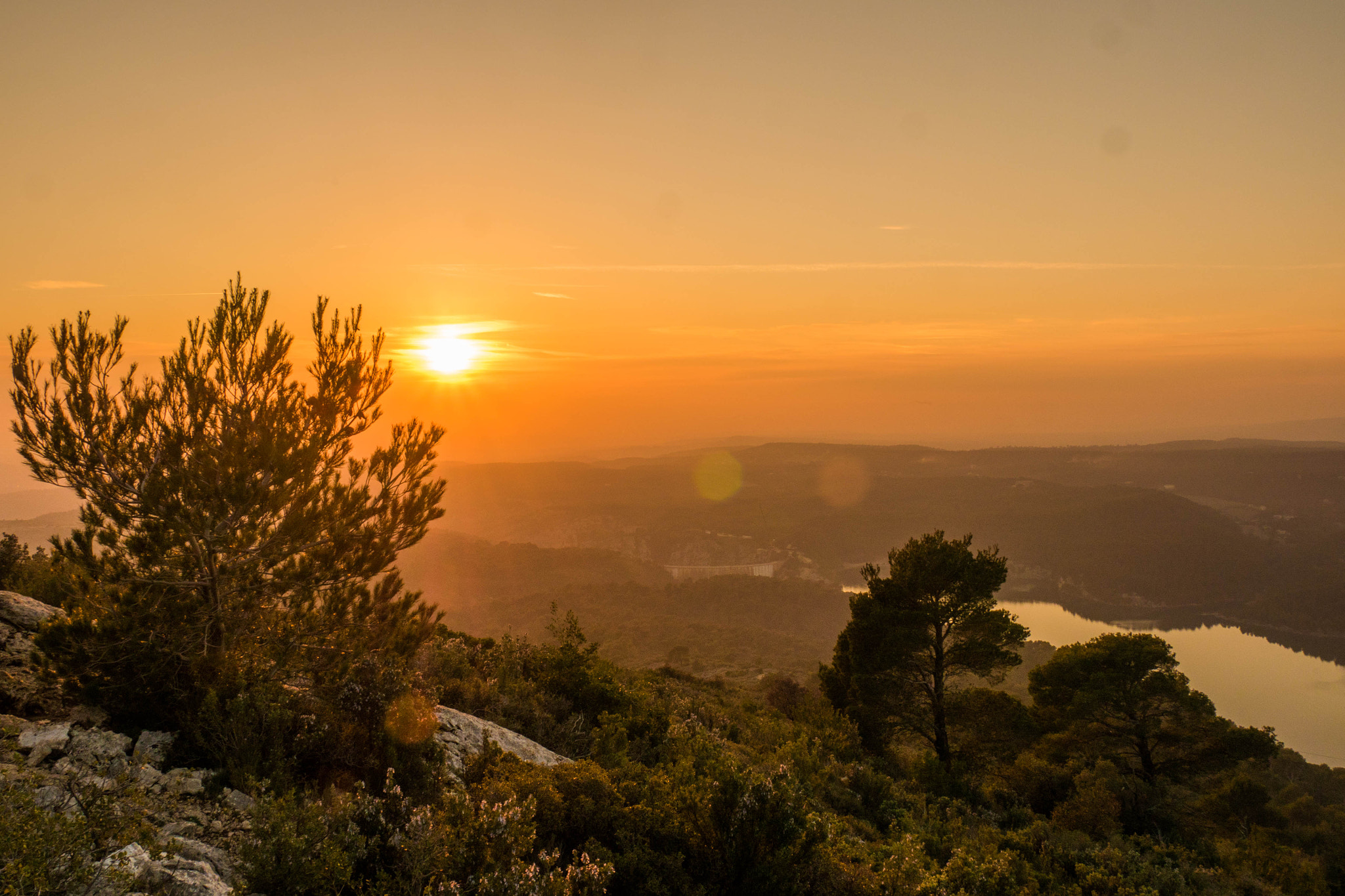 Panasonic Lumix DMC-GH4 + Panasonic Lumix G Vario 14-140mm F3.5-5.6 ASPH Power O.I.S sample photo. Coucher de soleil photography