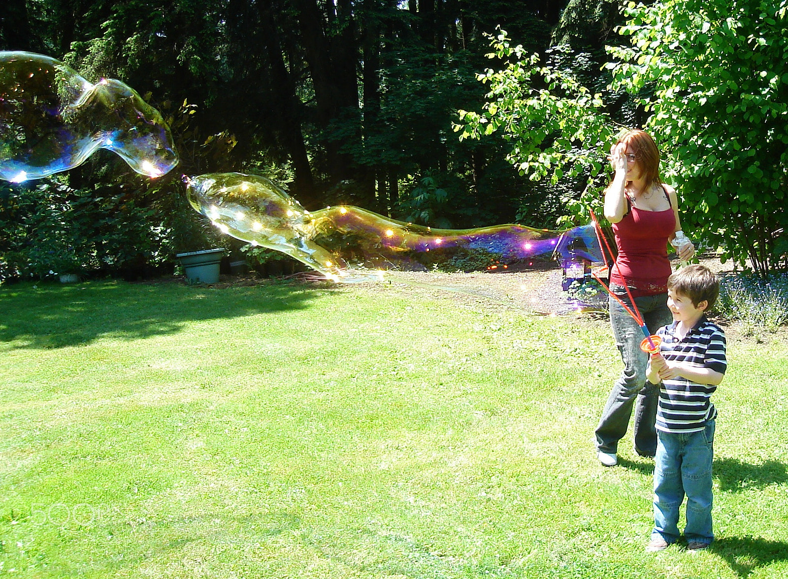 Sony DSC-S600 sample photo. More fun with big bubbles photography