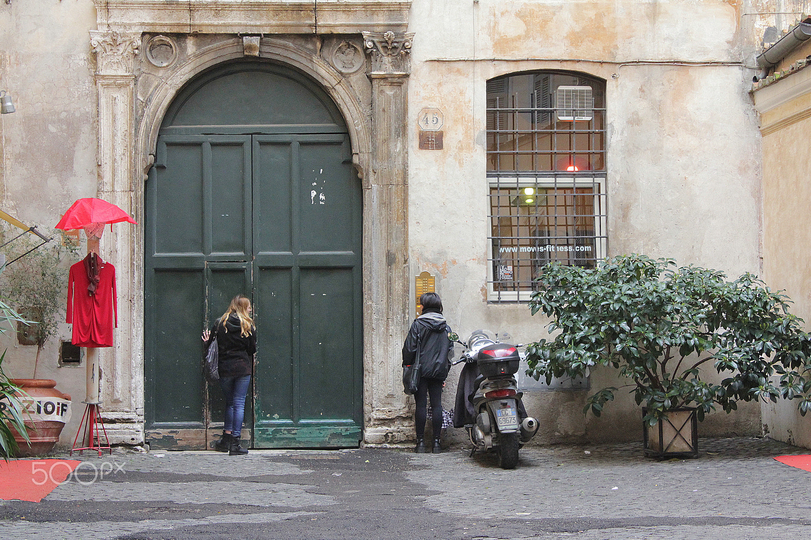 Canon EOS 550D (EOS Rebel T2i / EOS Kiss X4) sample photo. Via dei coronari photography