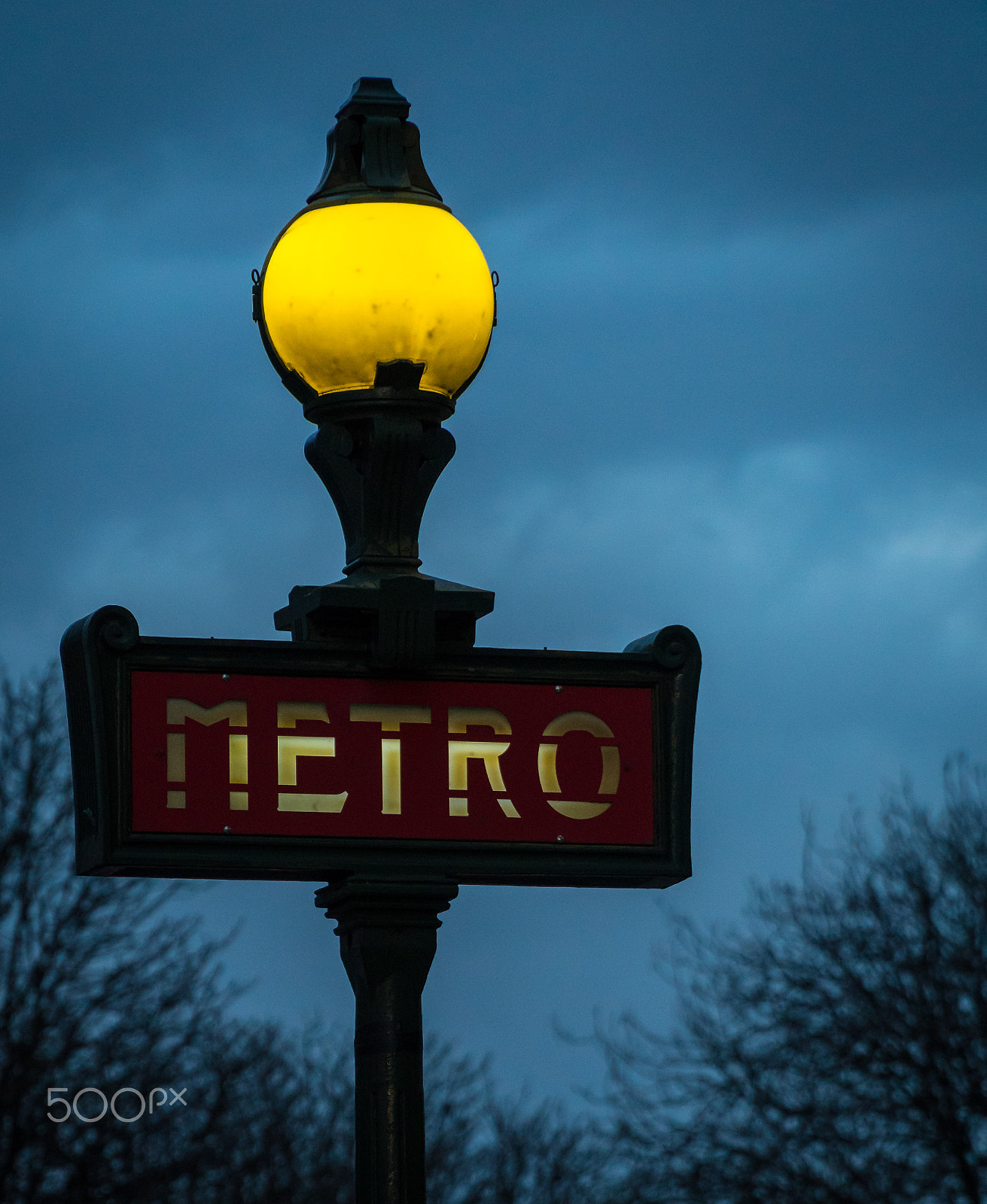 Sony a6500 sample photo. Metro - almost last light photography