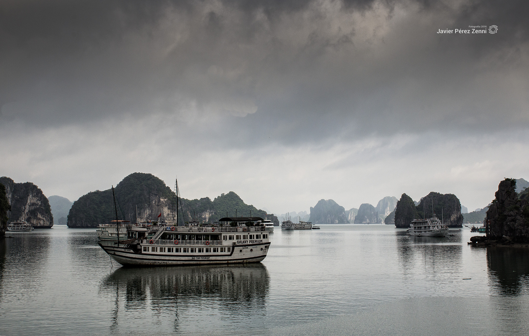 Canon EF-S 17-55mm F2.8 IS USM sample photo. Halong morning photography