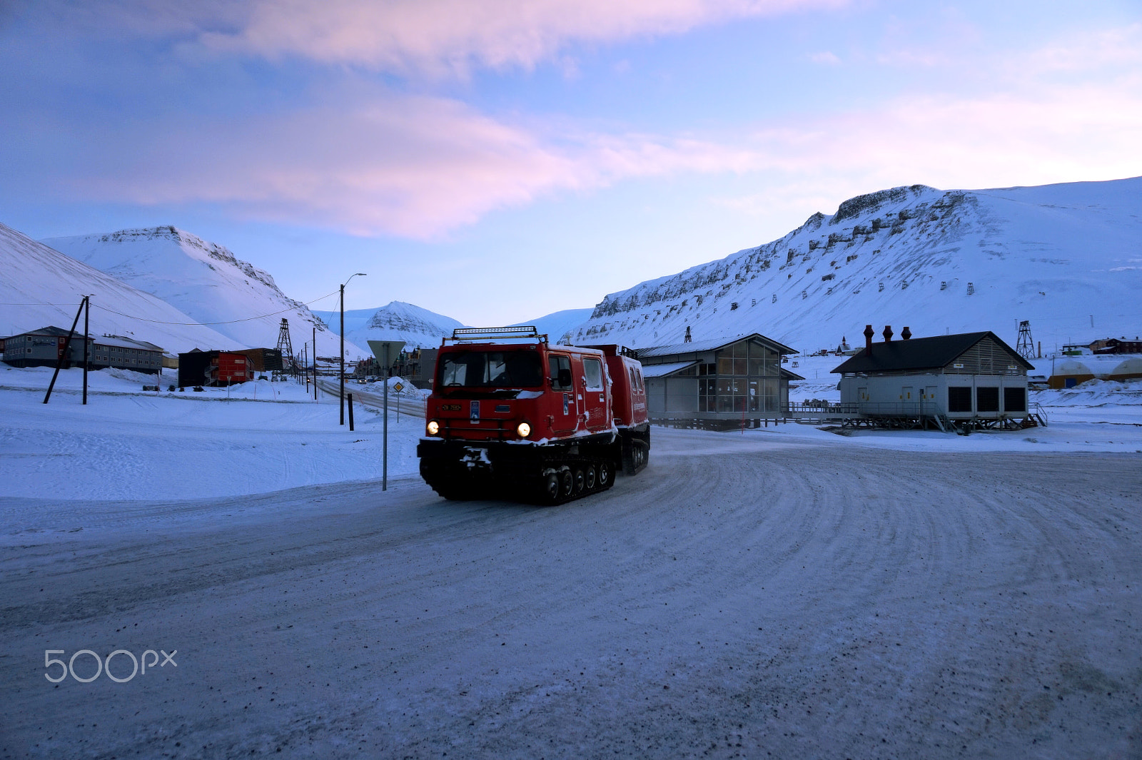 Sony Alpha a5000 (ILCE 5000) + Sony E 18-50mm F4-5.6 sample photo. Longyearbyen snow cat photography