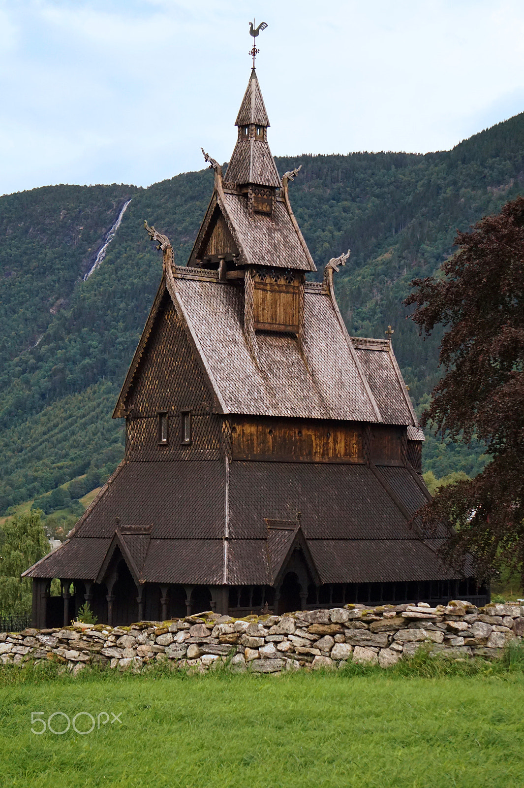 Sony E 55-210mm F4.5-6.3 OSS sample photo. Hopperstad stave church photography