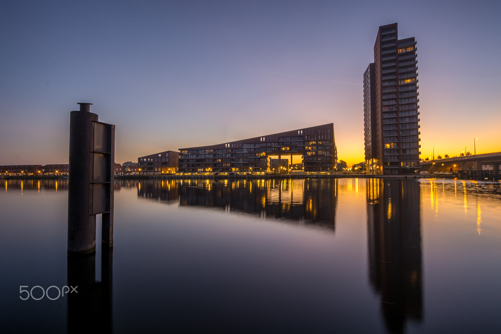 Sigma 8-16mm F4.5-5.6 DC HSM sample photo. Breaking photography