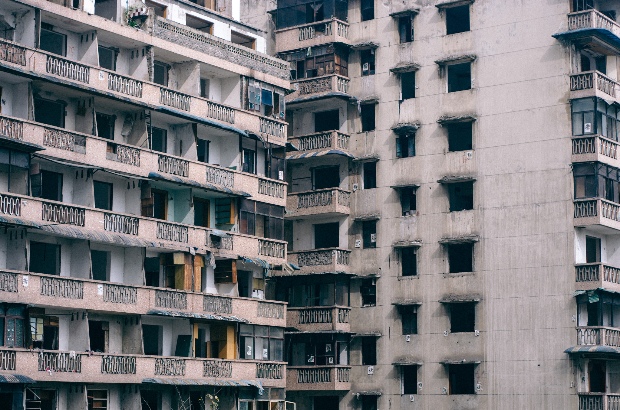 Pentax K-5 II sample photo. Abandoned buildings photography