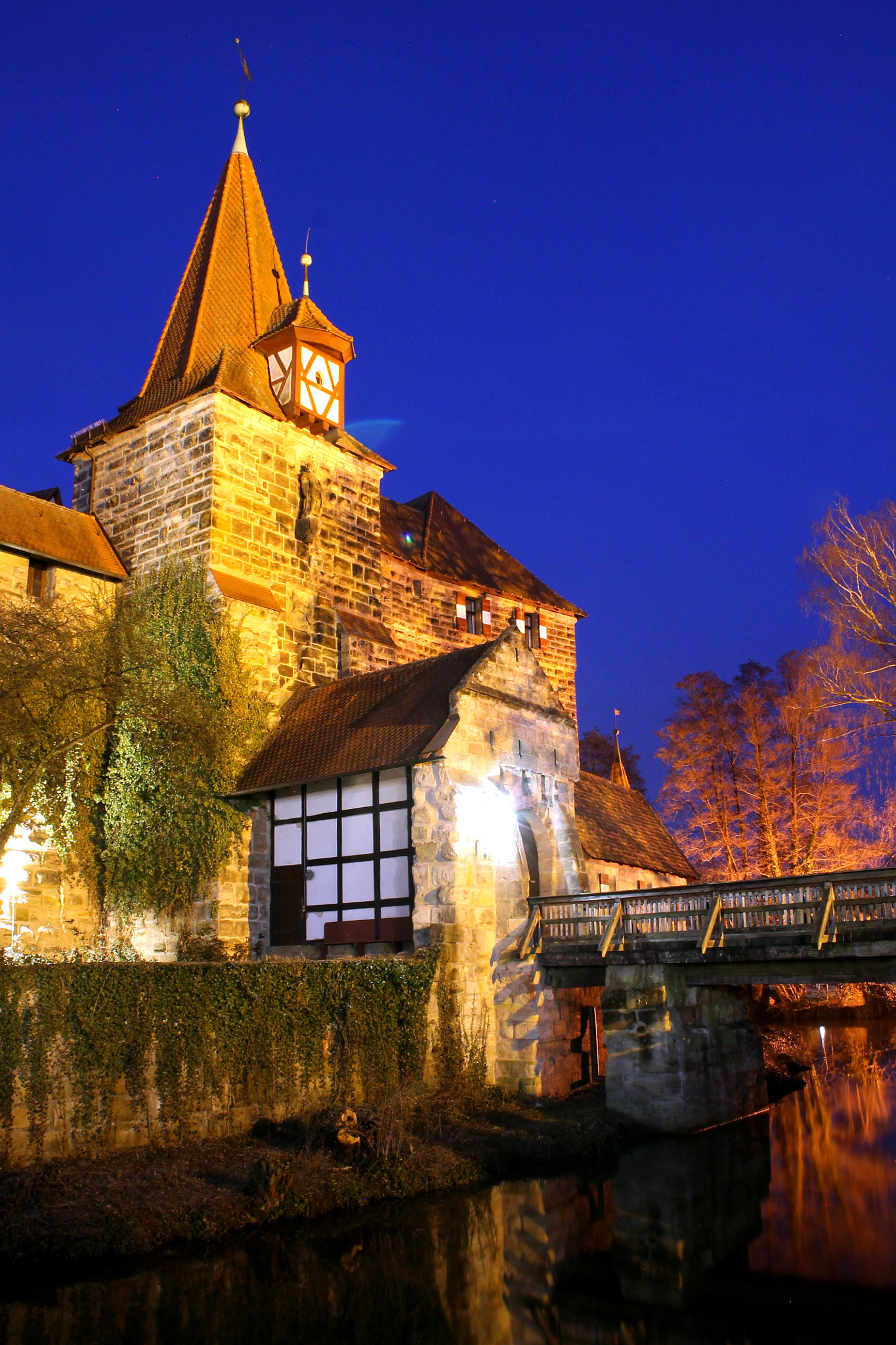 Canon EOS 1100D (EOS Rebel T3 / EOS Kiss X50) sample photo. Lauf castle, river pegnitz photography