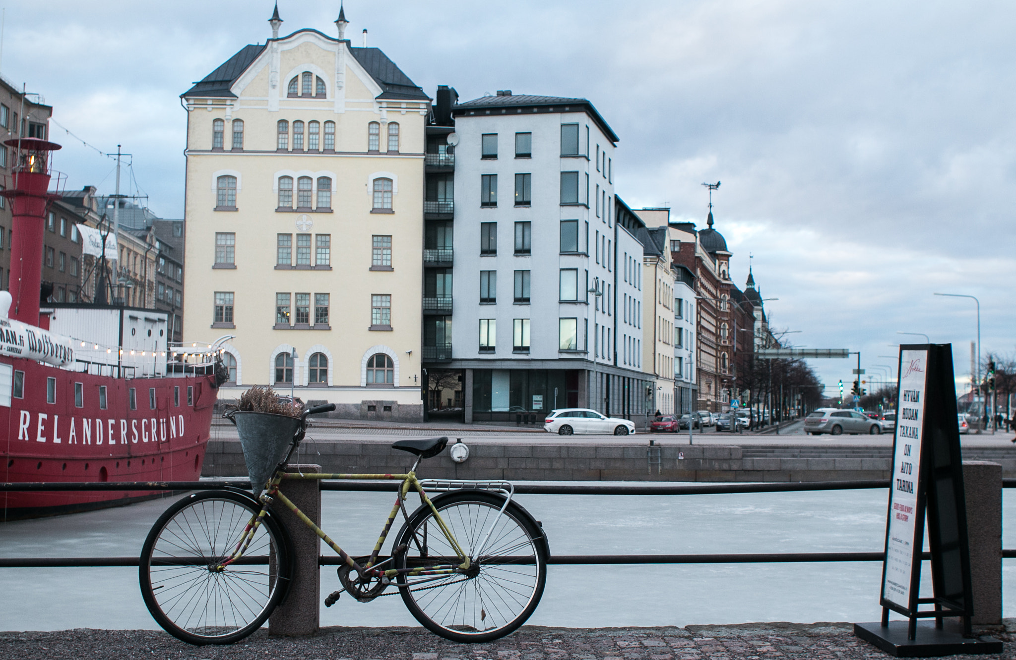 Canon EF 28mm F1.8 USM sample photo. Img photography