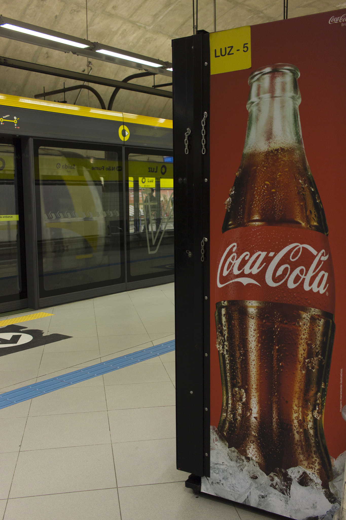 Canon EF-S 24mm F2.8 STM sample photo. Metrô () photography
