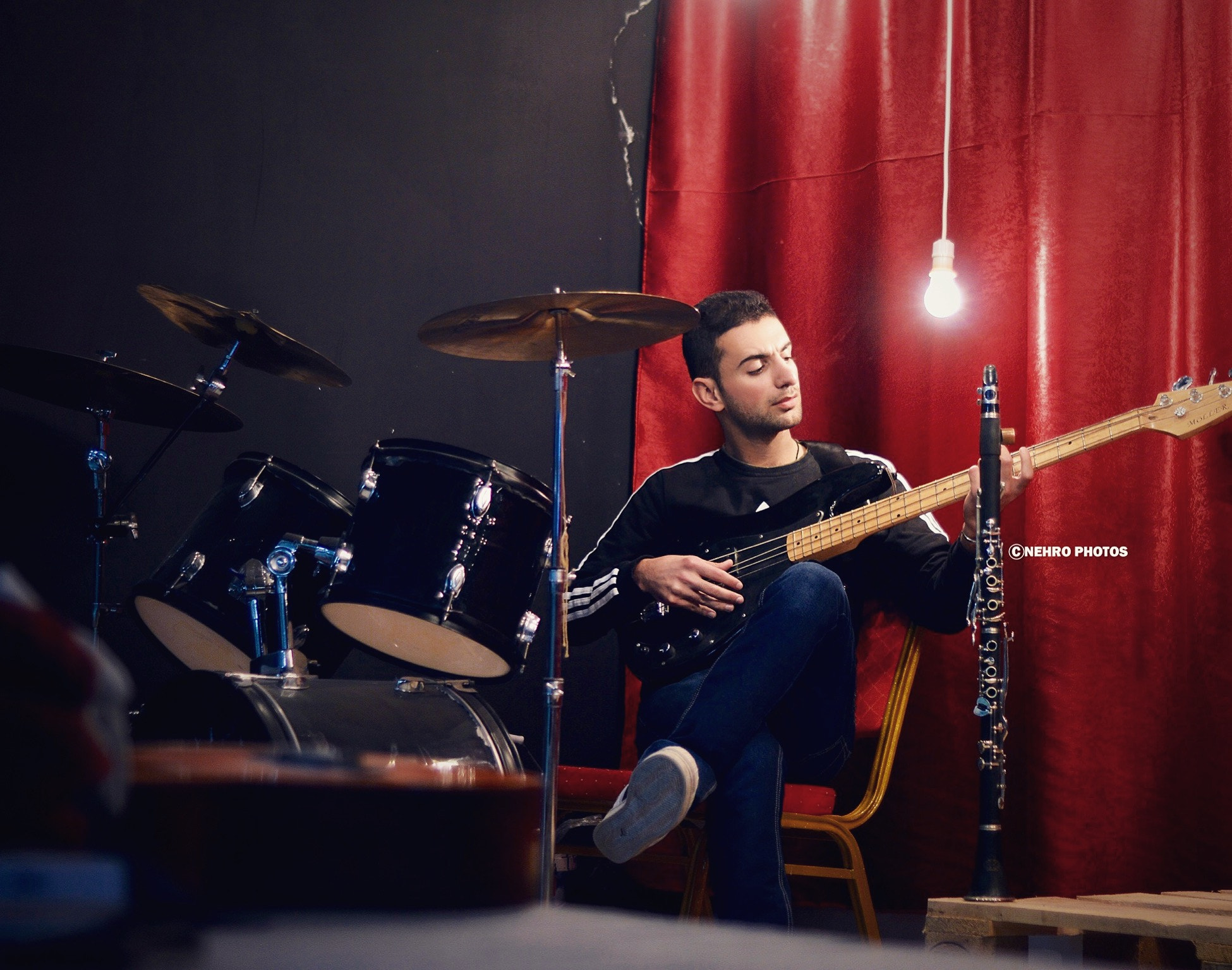 Nikon D3200 + Nikon AF Nikkor 50mm F1.8D sample photo. Time to play some music photography