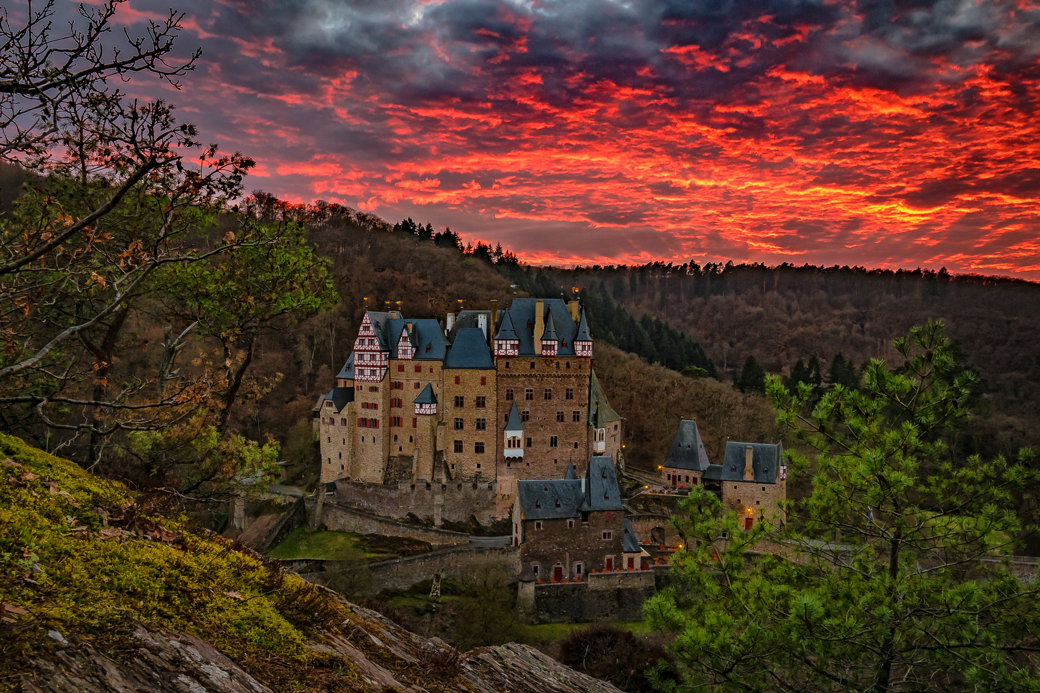 Olympus OM-D E-M5 II + Olympus M.Zuiko Digital ED 7-14mm F2.8 PRO sample photo. Castle eltz ... sunset today photography