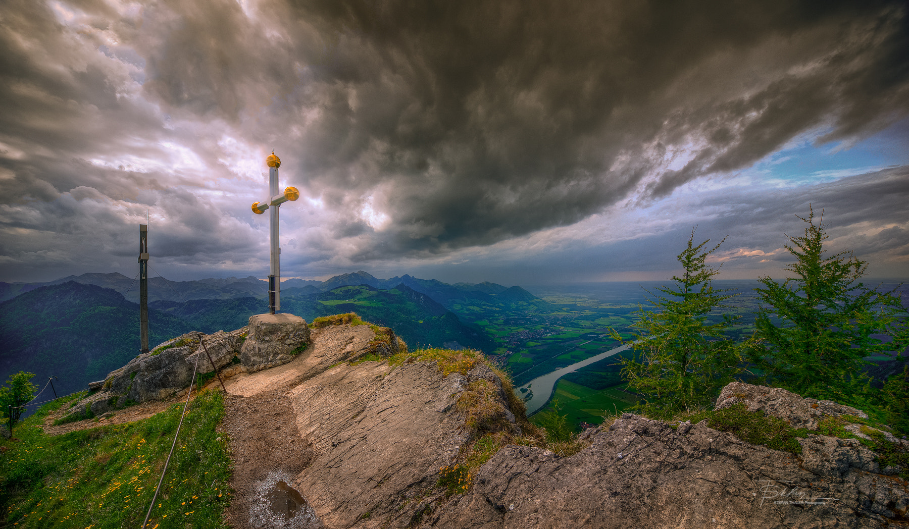 Sony Alpha DSLR-A900 + Minolta AF 28-80mm F3.5-5.6 II sample photo. Thunderclouds photography