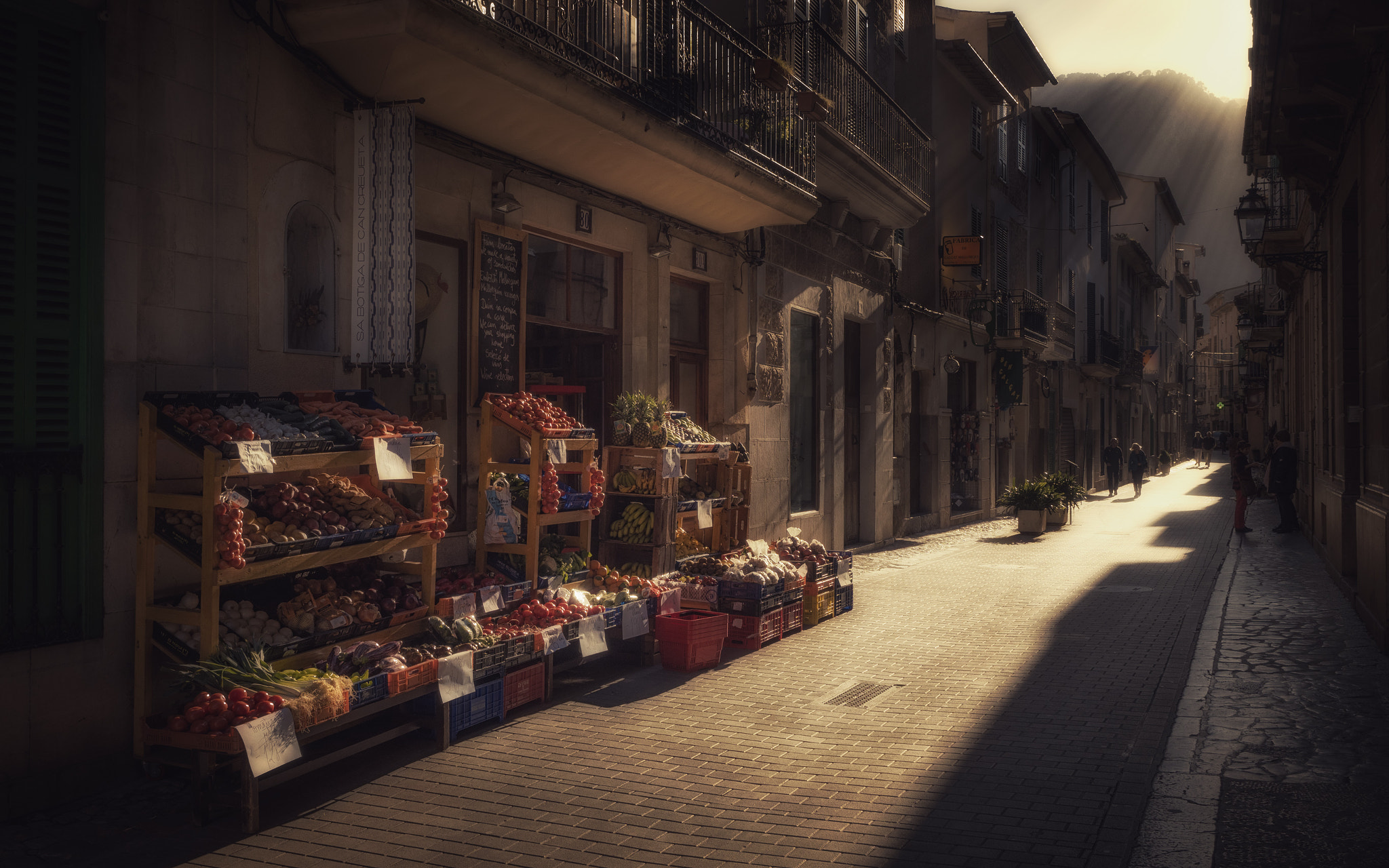 Olympus OM-D E-M1 Mark II + Olympus M.Zuiko Digital ED 12-40mm F2.8 Pro sample photo. Alley in soller photography