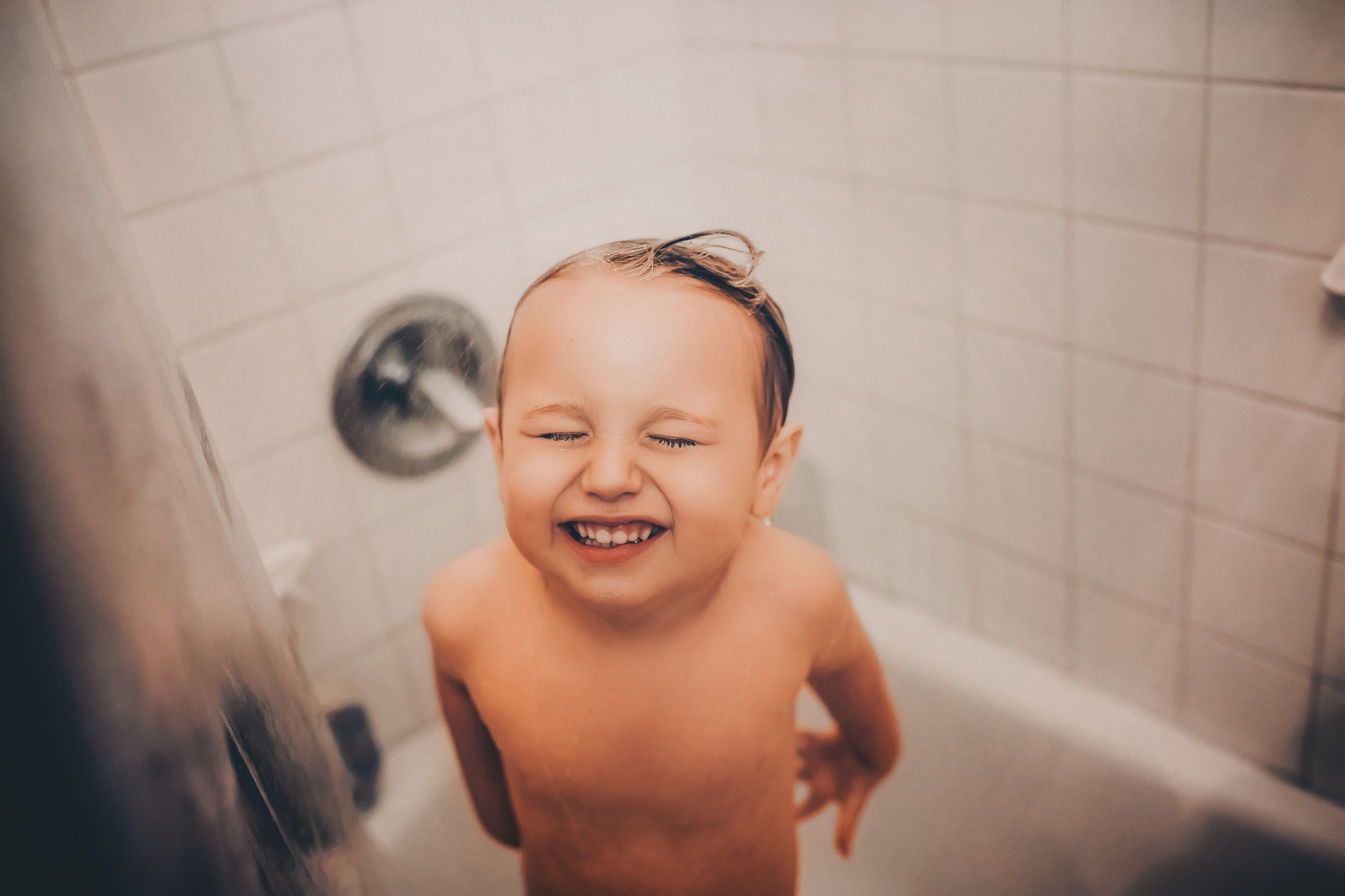 Sigma 35mm F1.4 DG HSM Art sample photo. Miller getting splashed photography