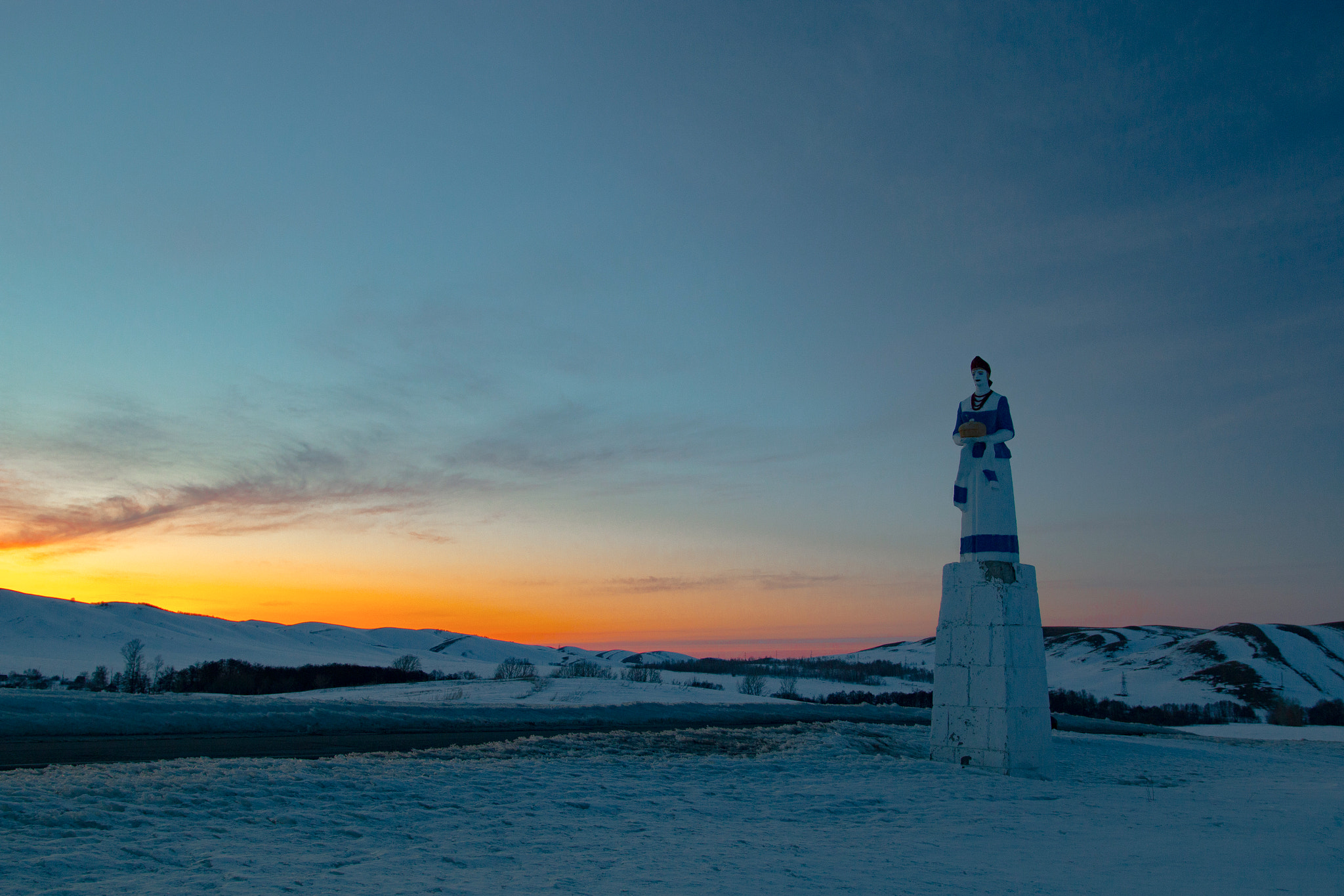 Canon EOS 70D sample photo. Встречает с хлебом и солью перед  въездом  в город photography