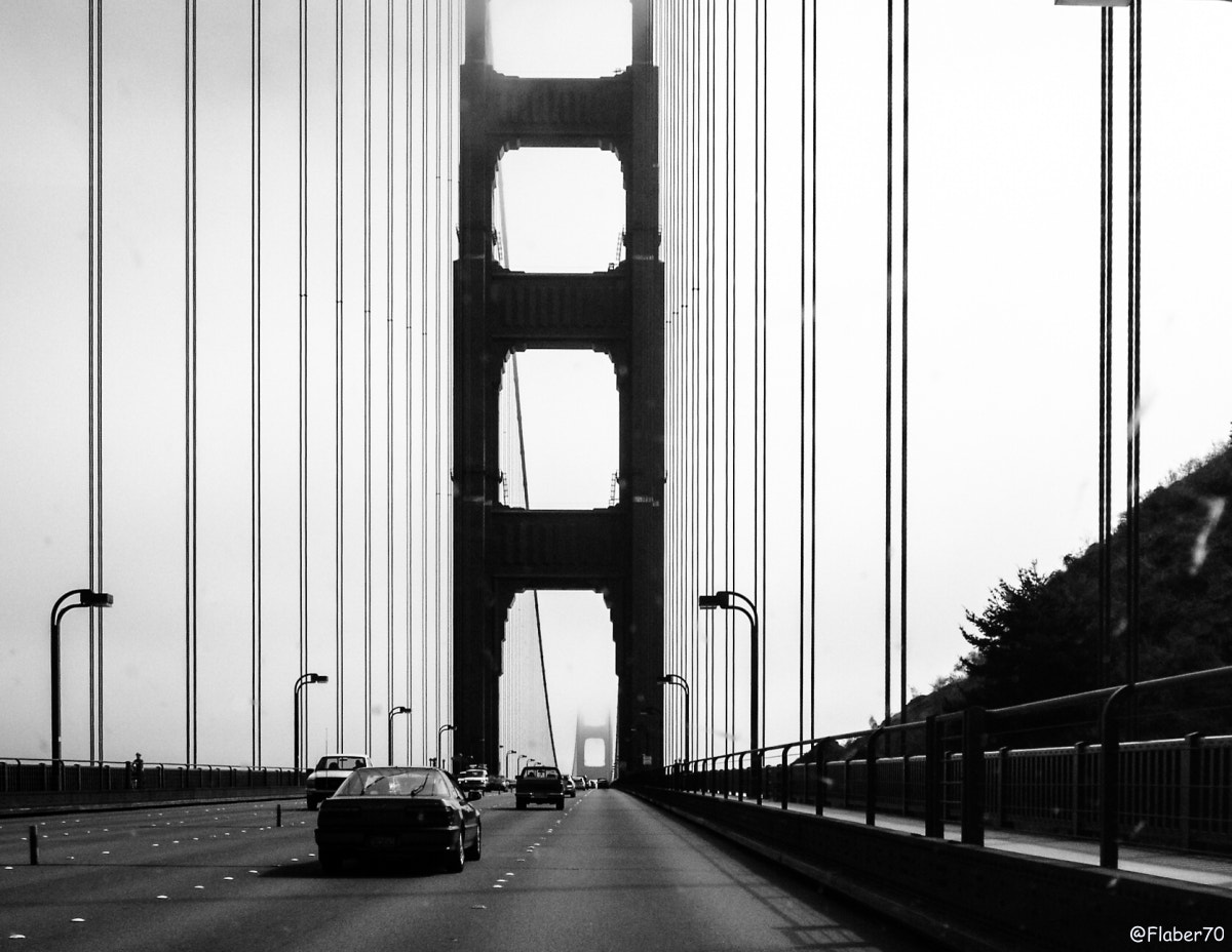 Sony DSC-P93 sample photo. Golden gate....unforgettable photography