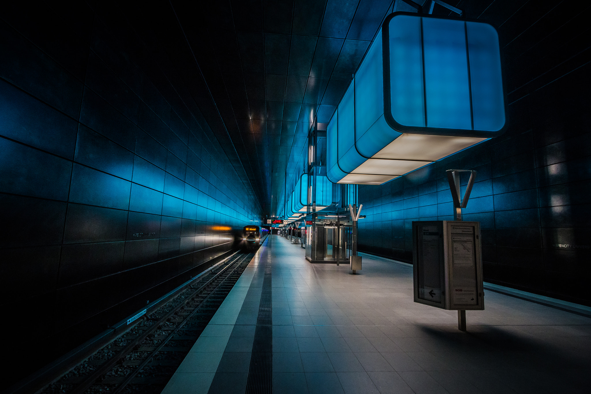 Canon EF-S 10-22mm F3.5-4.5 USM sample photo. [hamburg] uberseequartier photography
