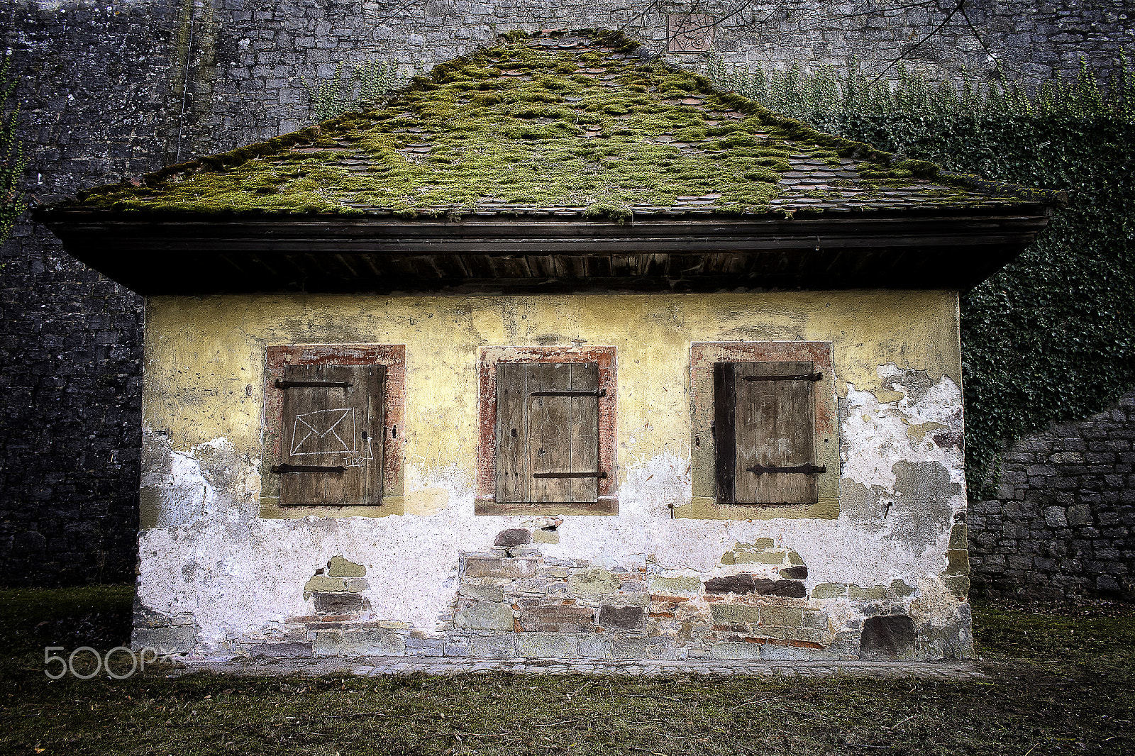 Canon EF-S 24mm F2.8 STM sample photo. Little house photography