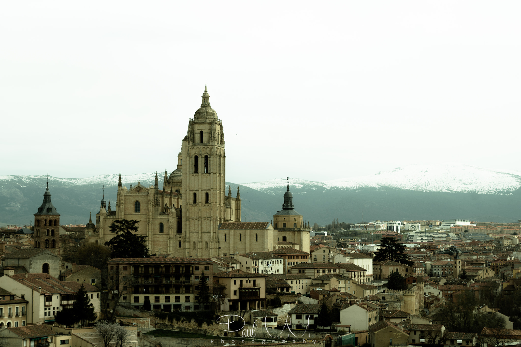 Pentax K-S2 + Pentax smc DA 50mm F1.8 sample photo. Catedral de segovia photography