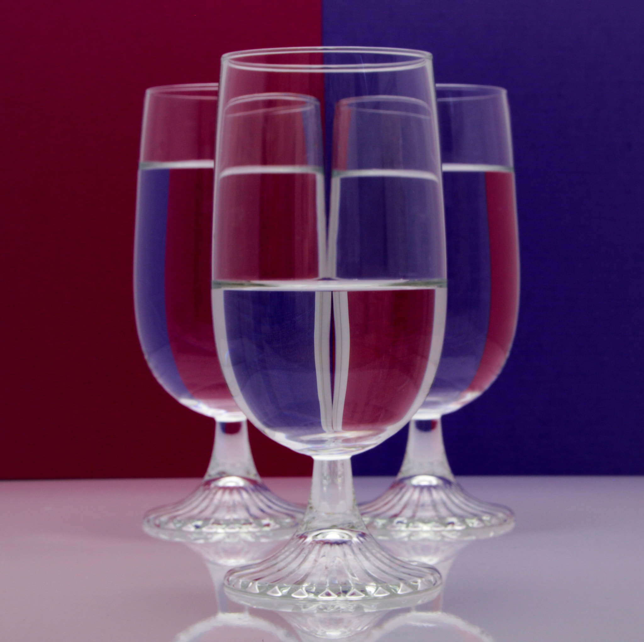 Canon EOS 70D + Canon EF-S 18-55mm F3.5-5.6 II sample photo. Red and blue glass photography