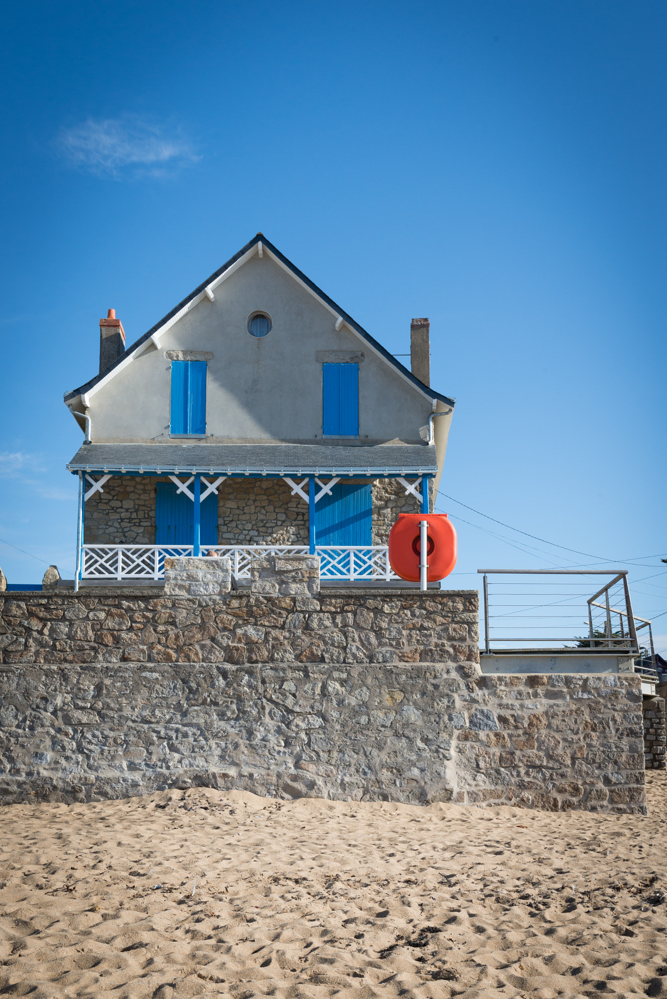 Nikon AF-S Nikkor 18-35mm F3.5-4.5G ED sample photo. House on the beach photography