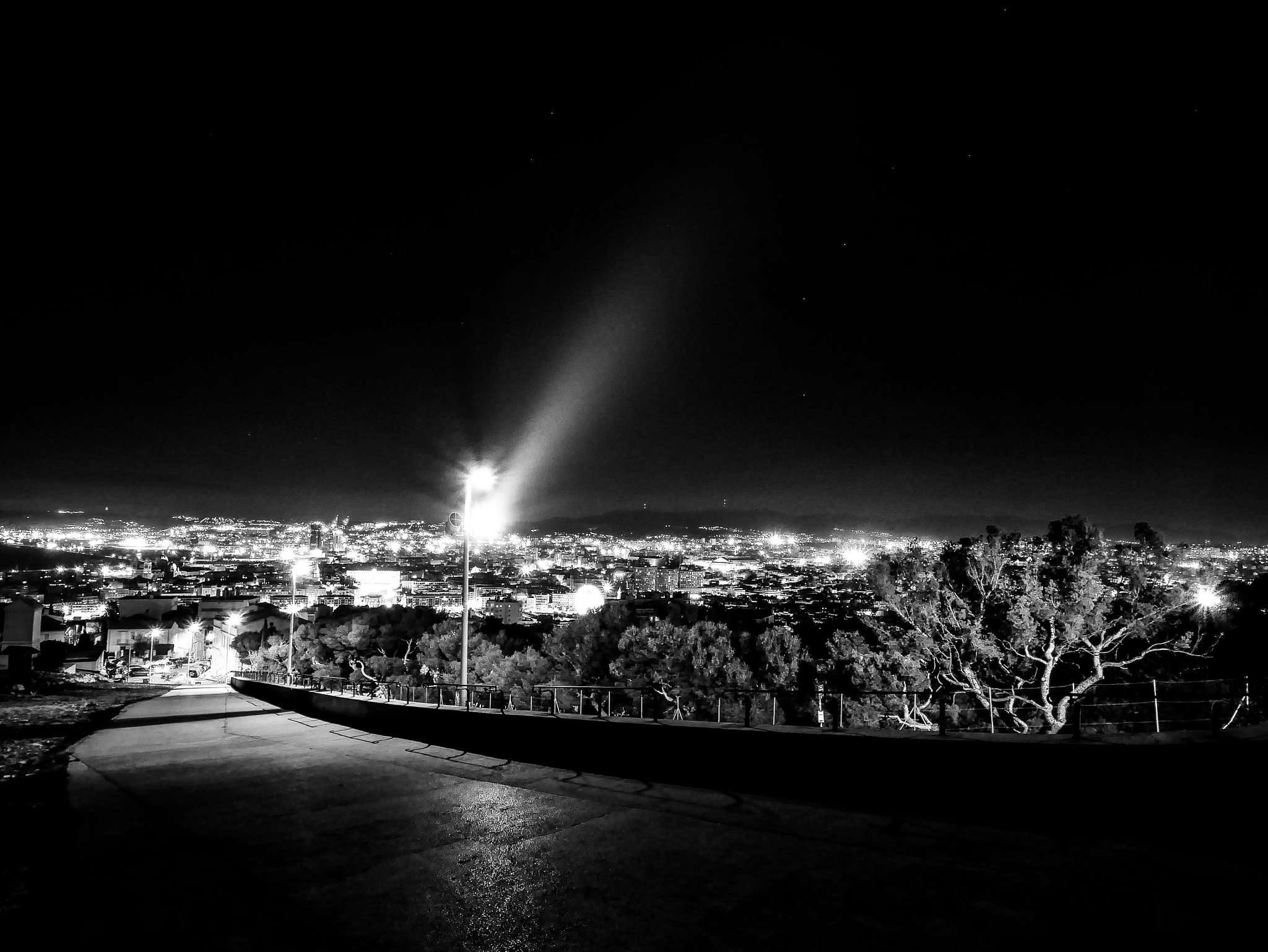 Panasonic Lumix DMC-GX85 (Lumix DMC-GX80 / Lumix DMC-GX7 Mark II) + NO-ACCESSORY sample photo. Marseille ma belle de nuit photography