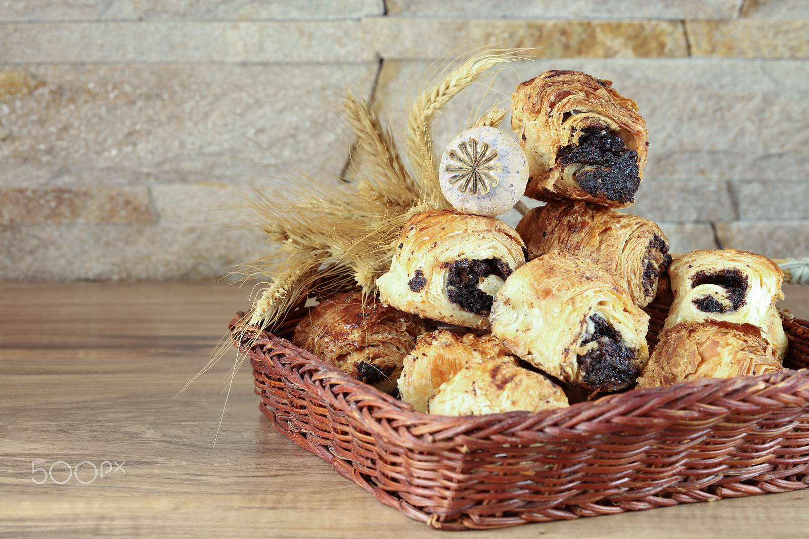 Canon EOS 5DS R sample photo. Sweet rolls with poppy seeds lie in a wicker basket photography