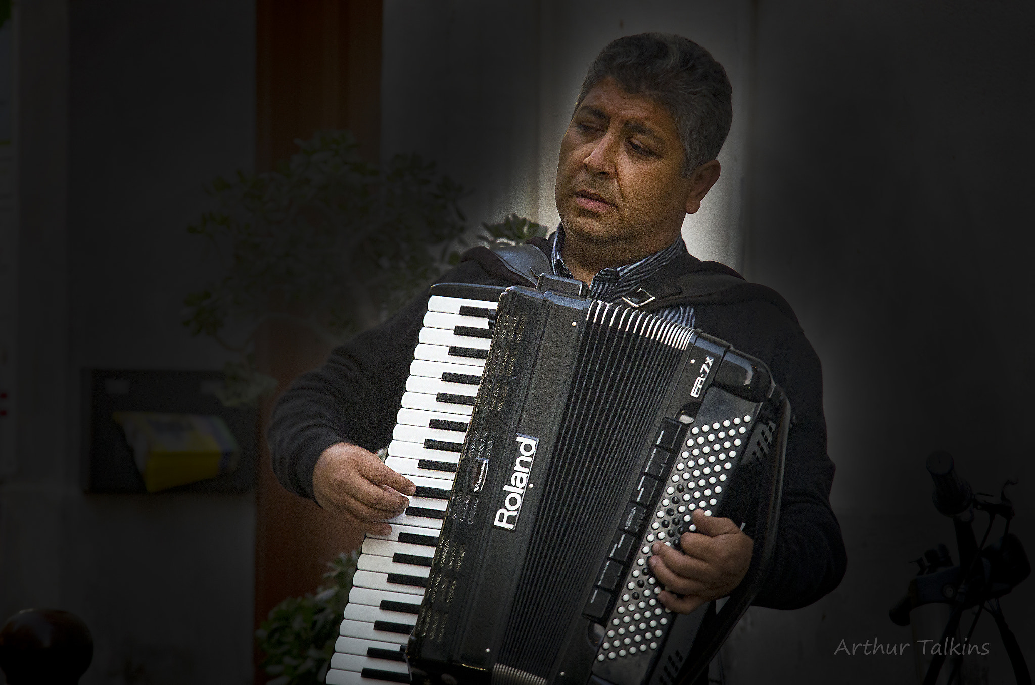 Pentax K-5 sample photo. Sorrento: night music...a crowd pleaser... photography