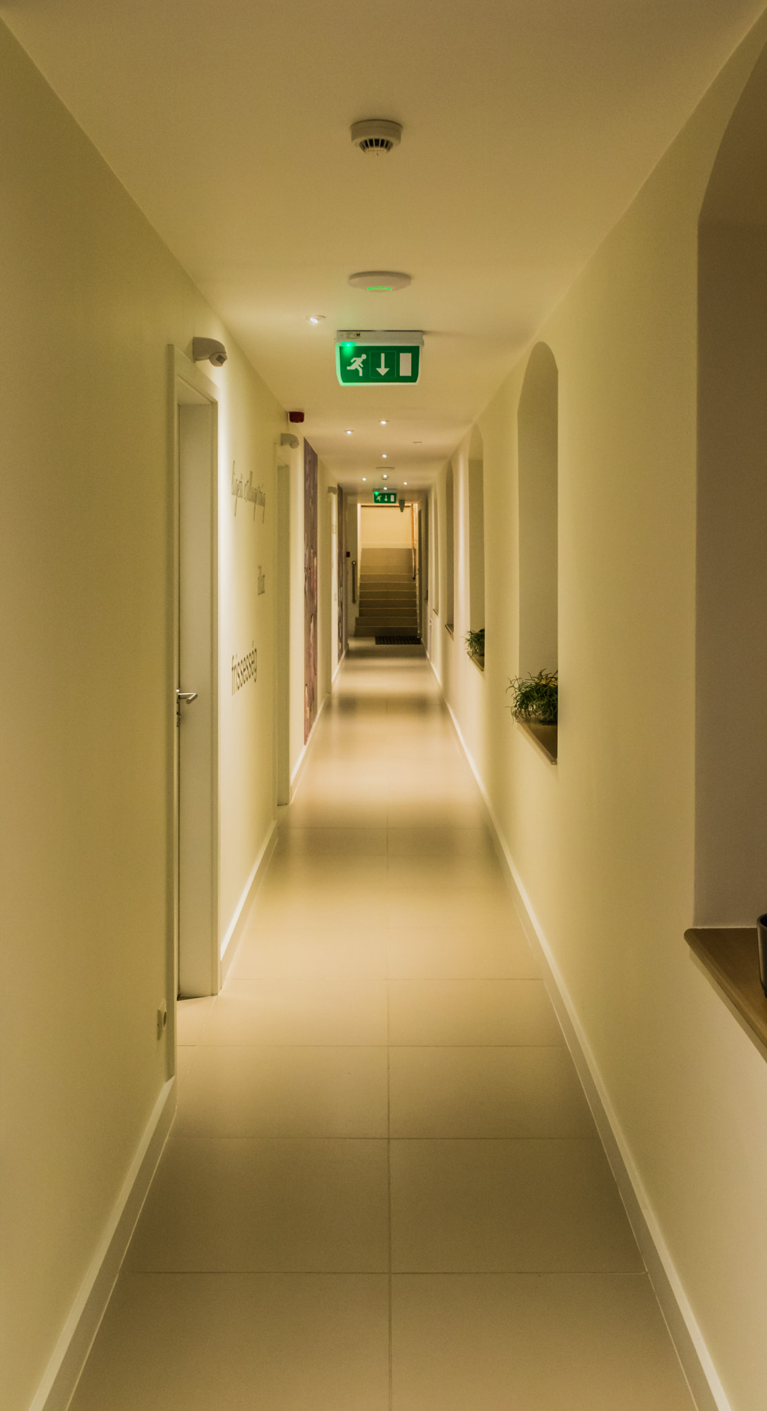 Canon EF 75-300mm F4.0-5.6 IS USM sample photo. Corridor photography
