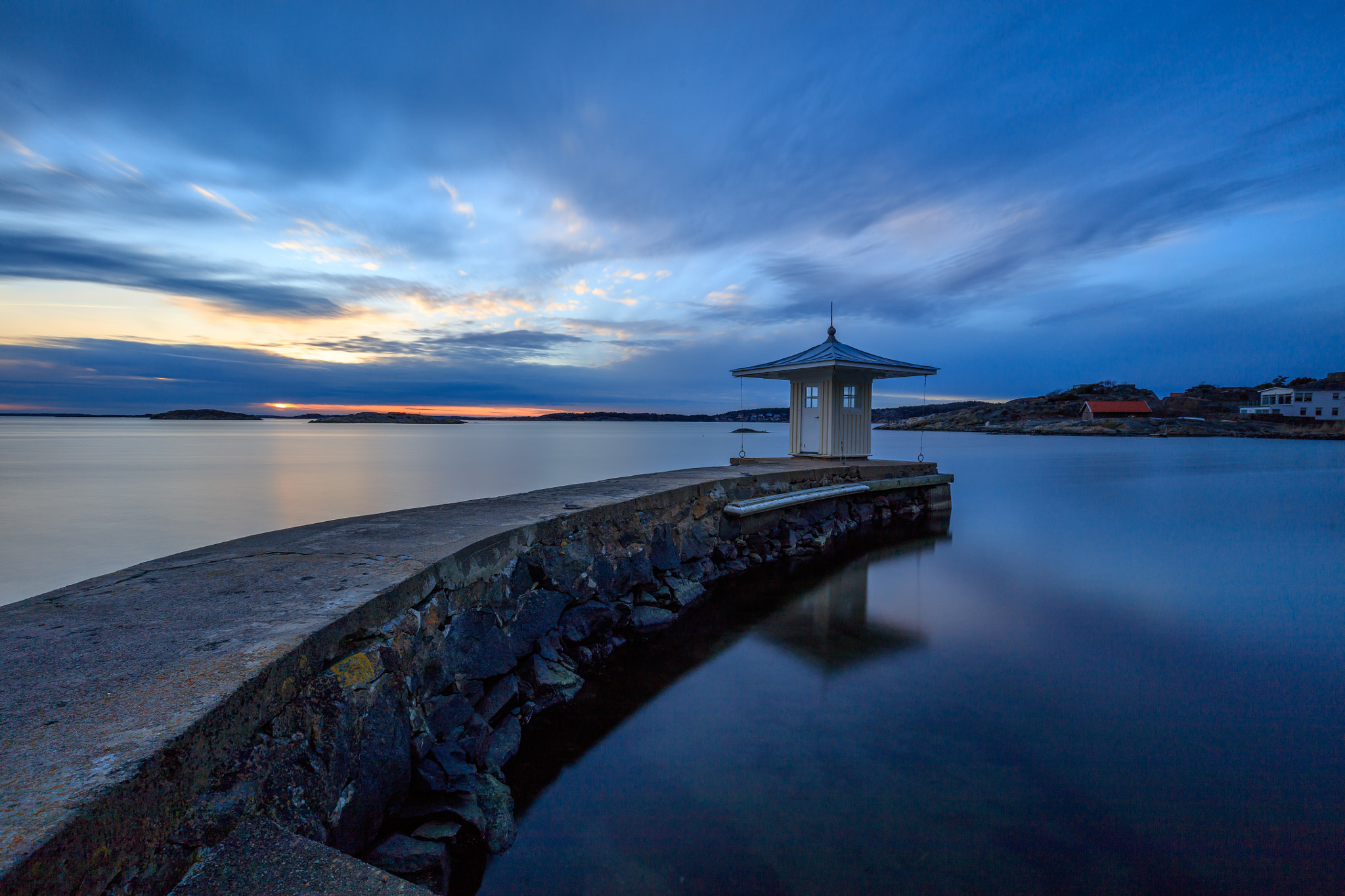 Canon EF 16-35mm F4L IS USM sample photo. Bathing hut photography