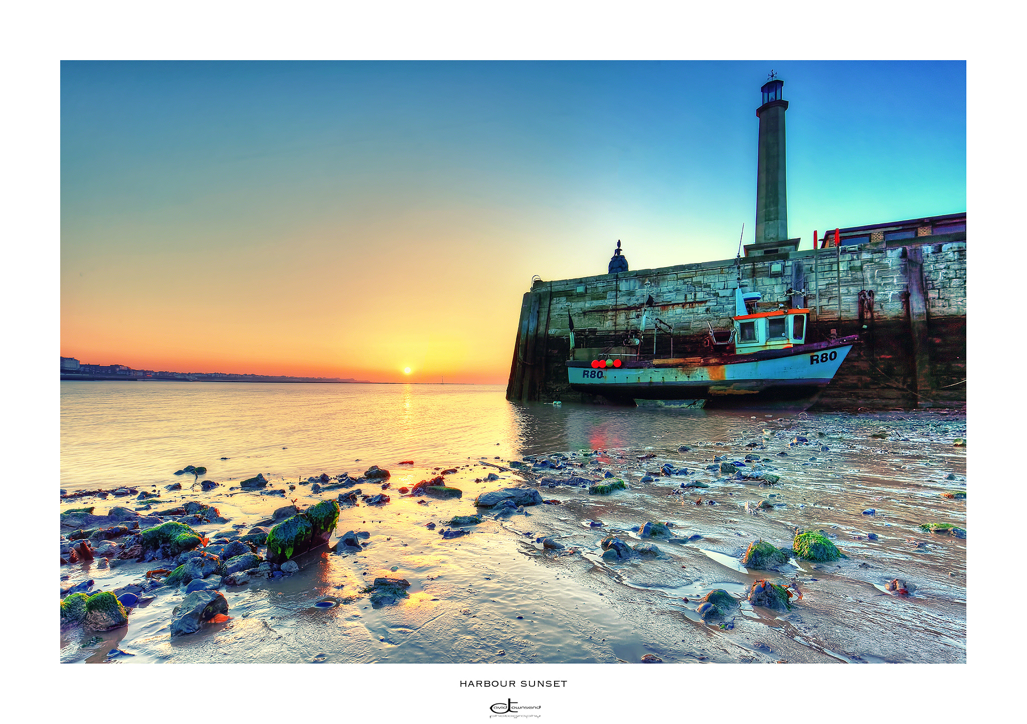 Canon EF 16-35mm F4L IS USM sample photo. Harbour sunset photography