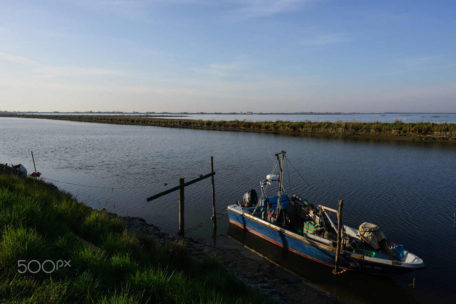 Nikon D600 + Nikon AF Nikkor 24mm F2.8D sample photo. Imbarcazione da pesca a comacchio photography