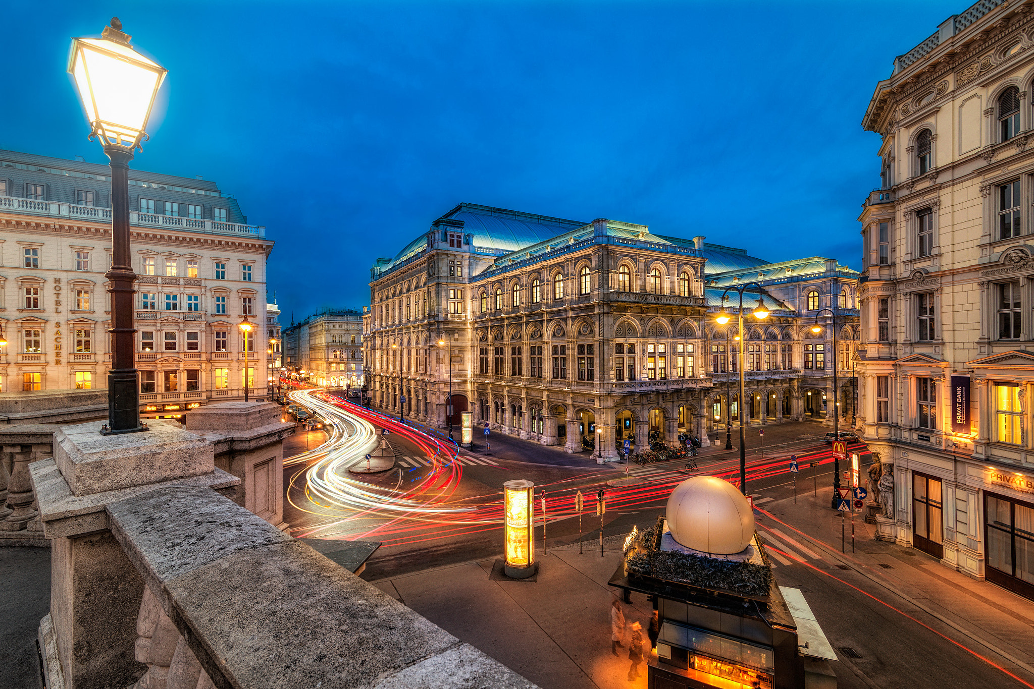 Nikon D800 + Tokina AT-X 16-28mm F2.8 Pro FX sample photo. Vienna at night photography