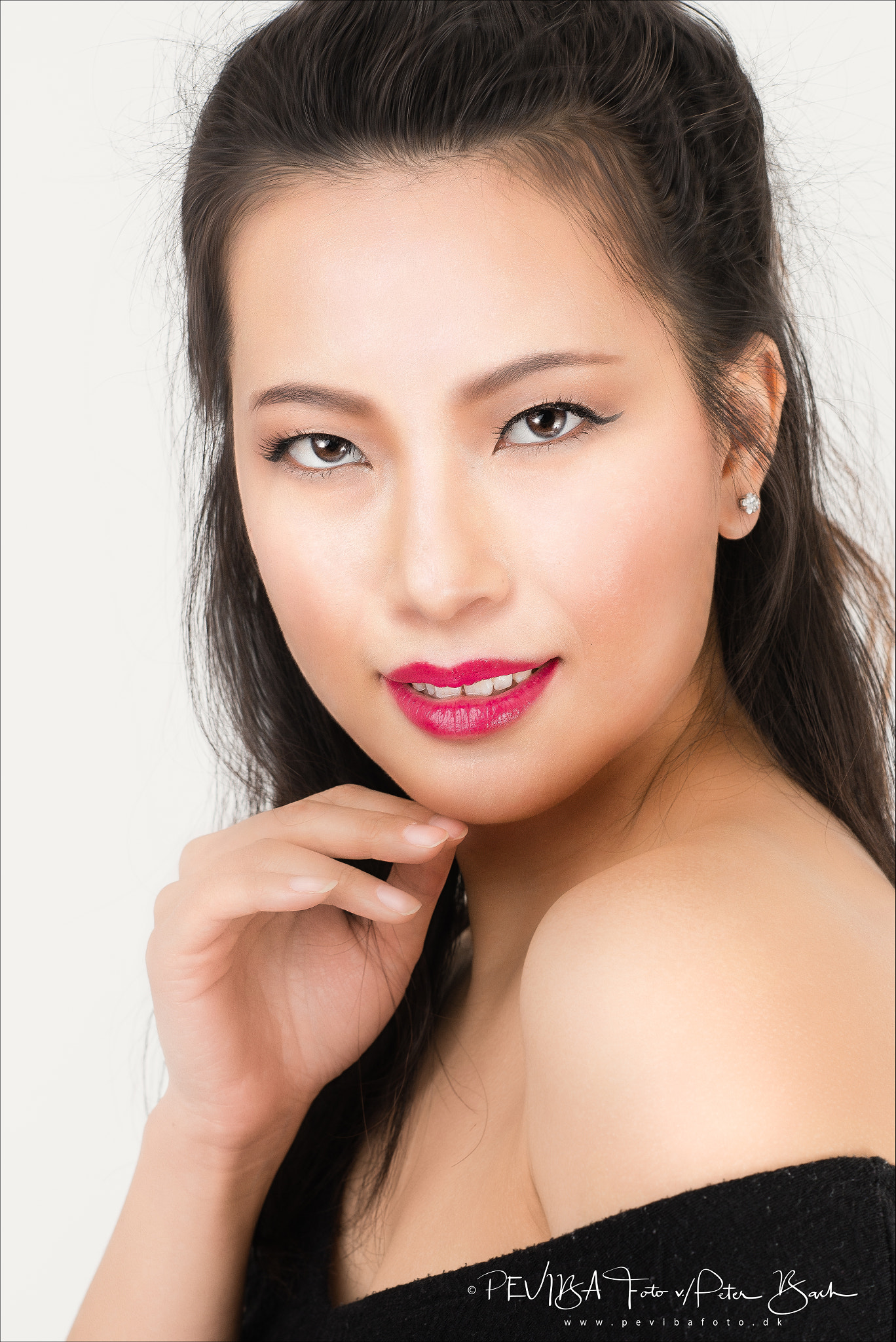 Nikon AF-S Nikkor 85mm F1.4G sample photo. Fine young girl photography