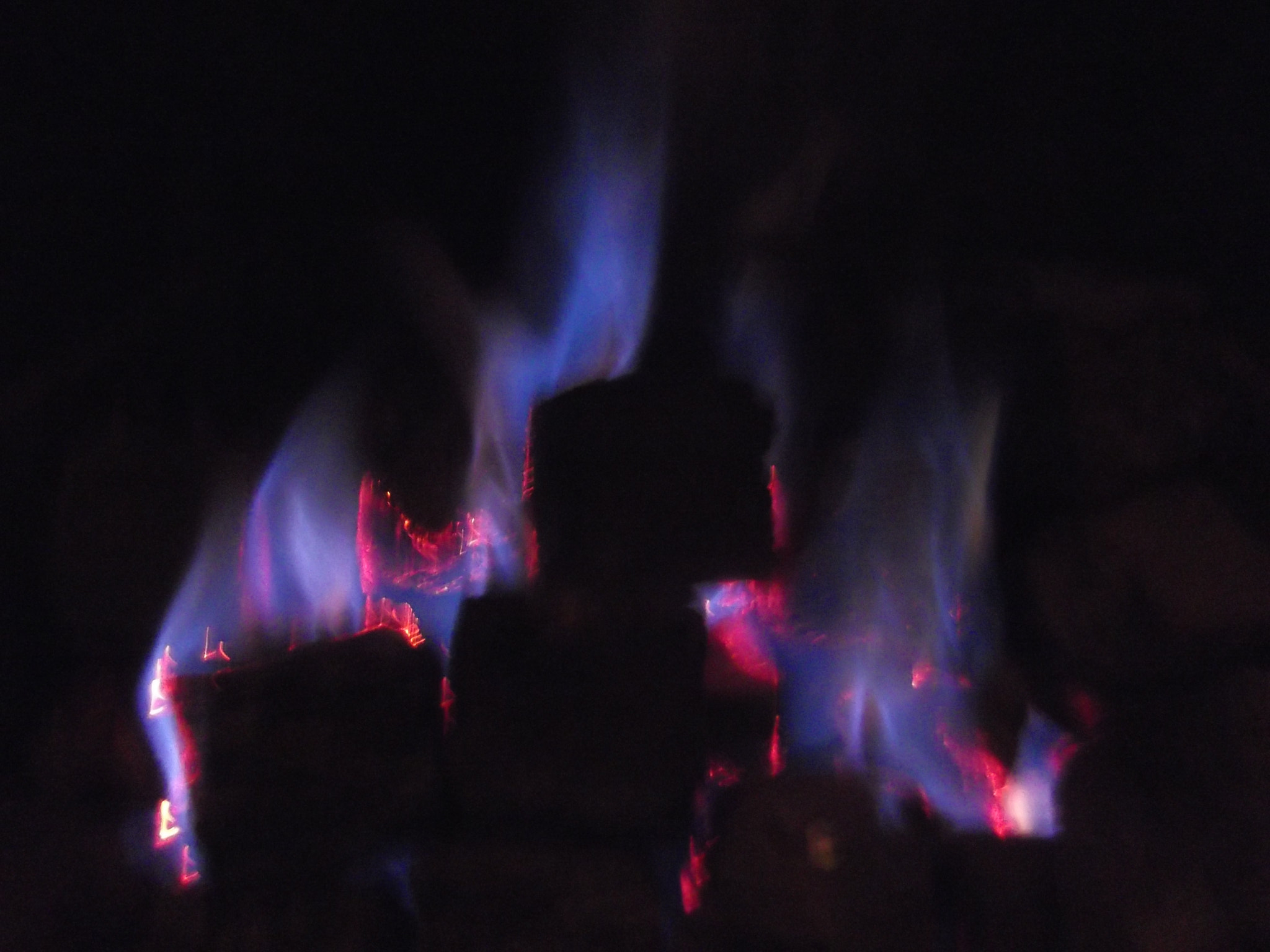 Fujifilm FinePix T350 sample photo. Gas fire photography