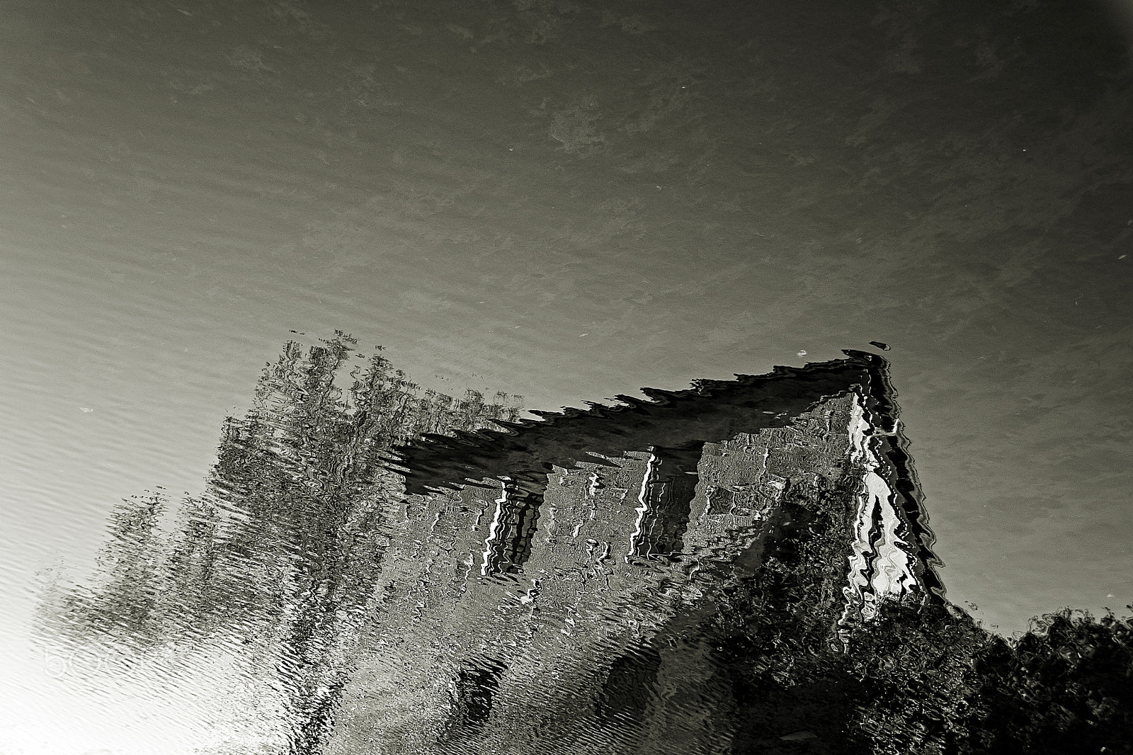 Canon EOS 500D (EOS Rebel T1i / EOS Kiss X3) sample photo. House by the river. photography