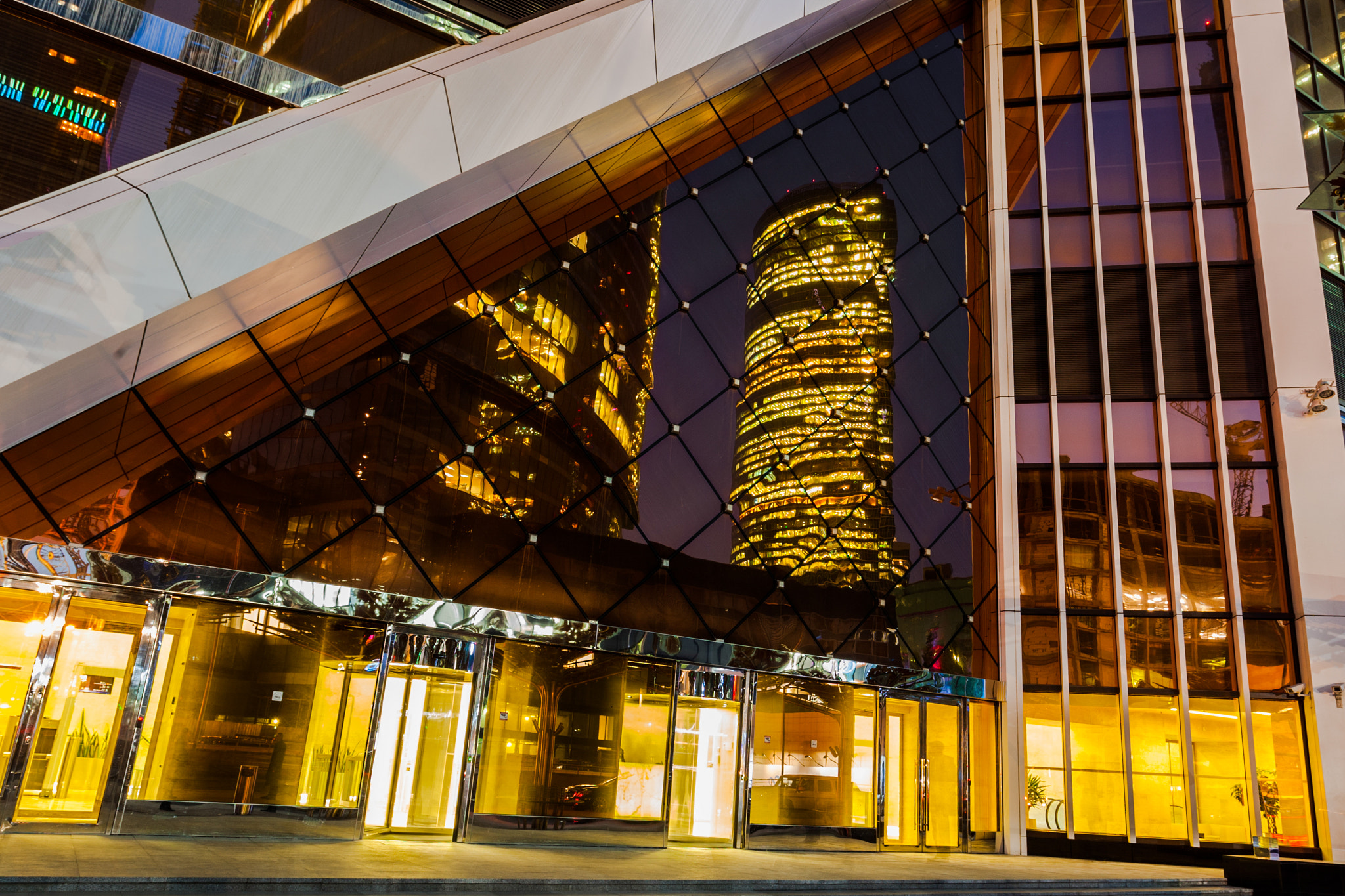 Canon EOS-1D Mark III sample photo. Reflection city.. photography